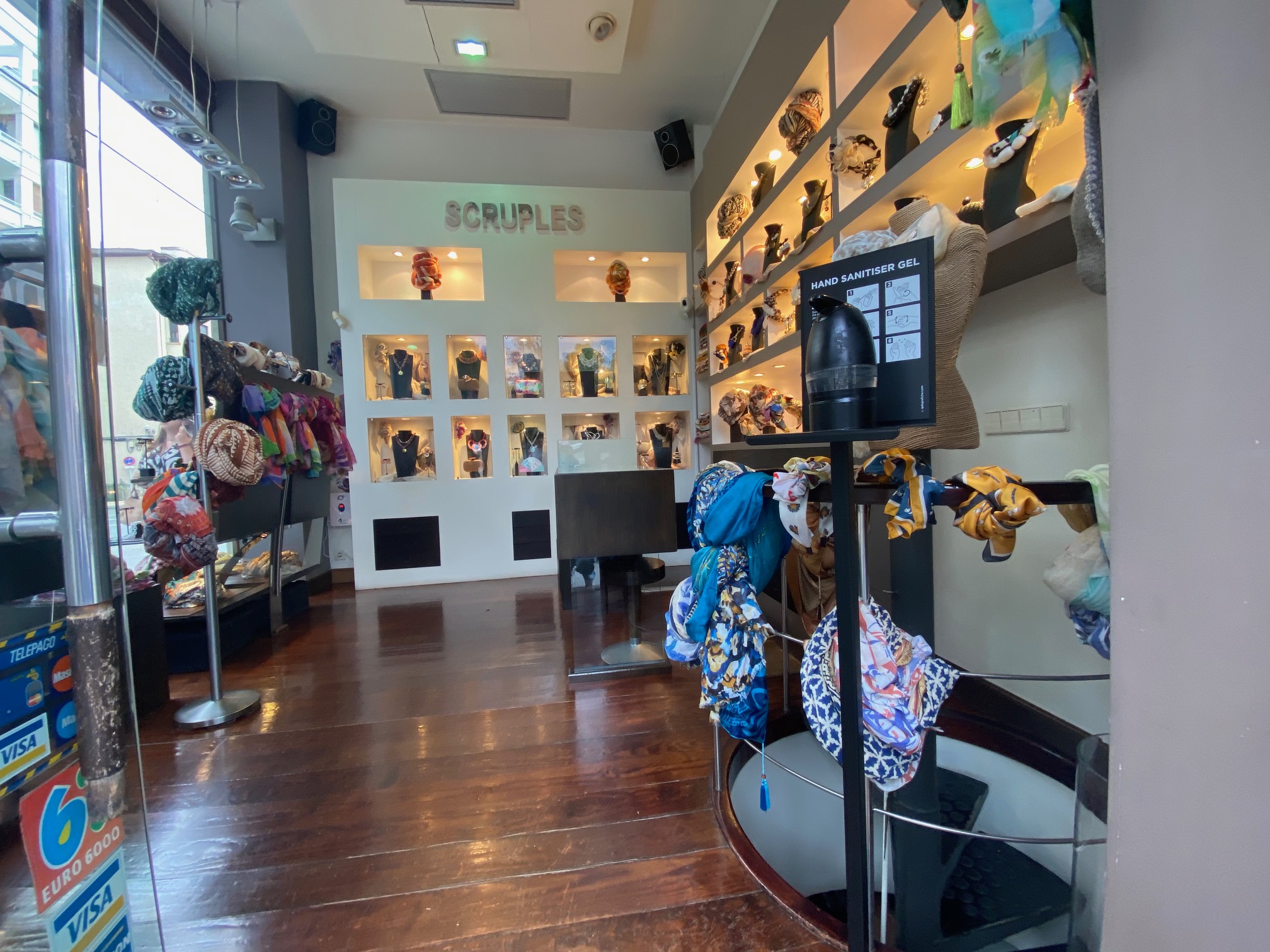 En Luis Mariano se vende local en esquina, elegante y en perfecto estado! infórmate en nuestras oficinas!