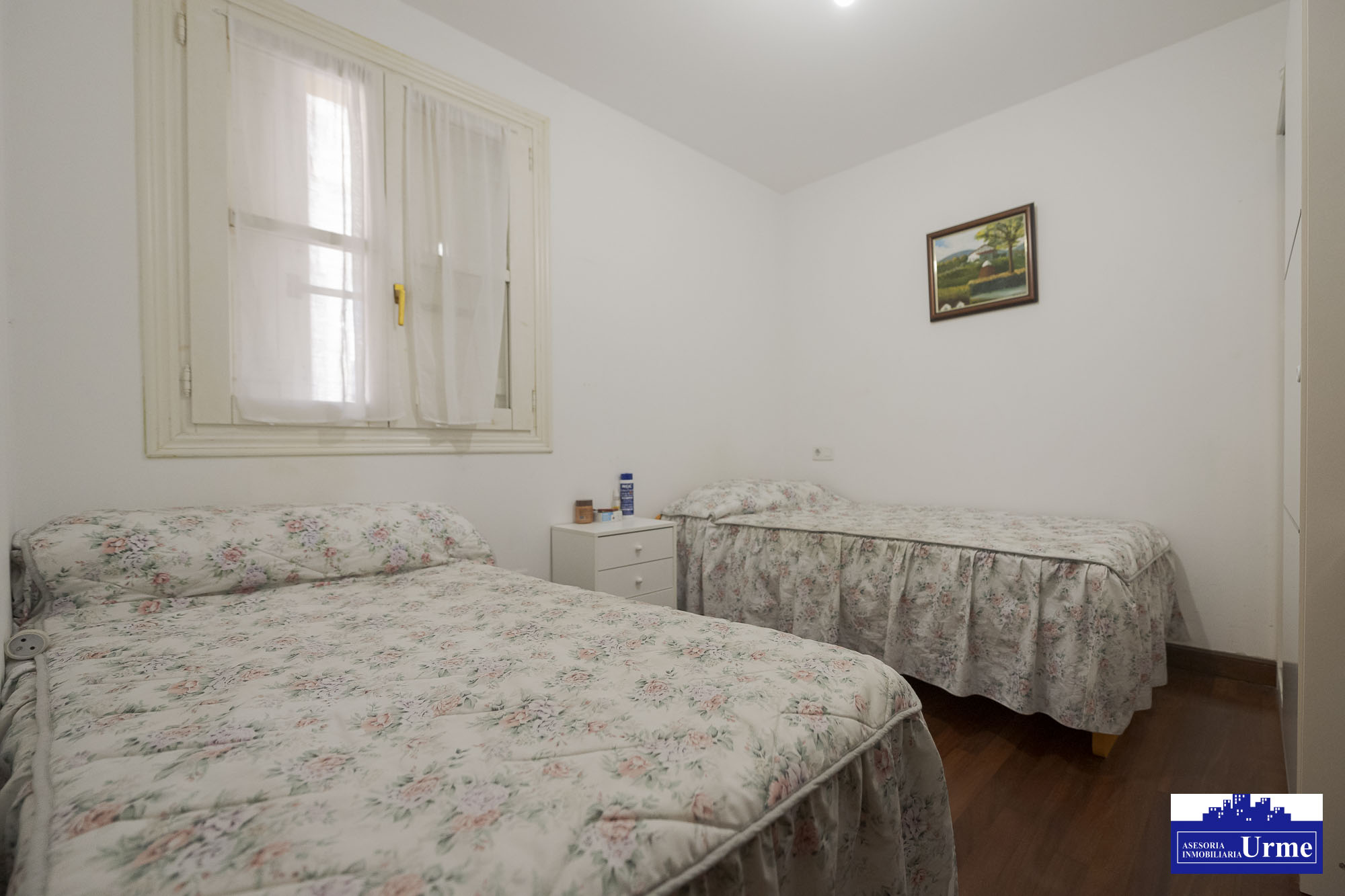 Junto al ascensor del ayuntamiento. Vivienda en ultima planta con ascensor. Alquilada actualmente. Infórmate!