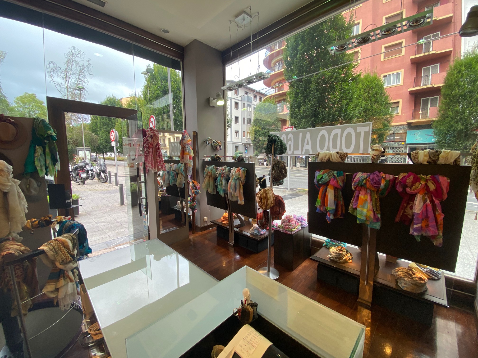 En Luis Mariano se vende local en esquina, elegante y en perfecto estado! infórmate en nuestras oficinas!