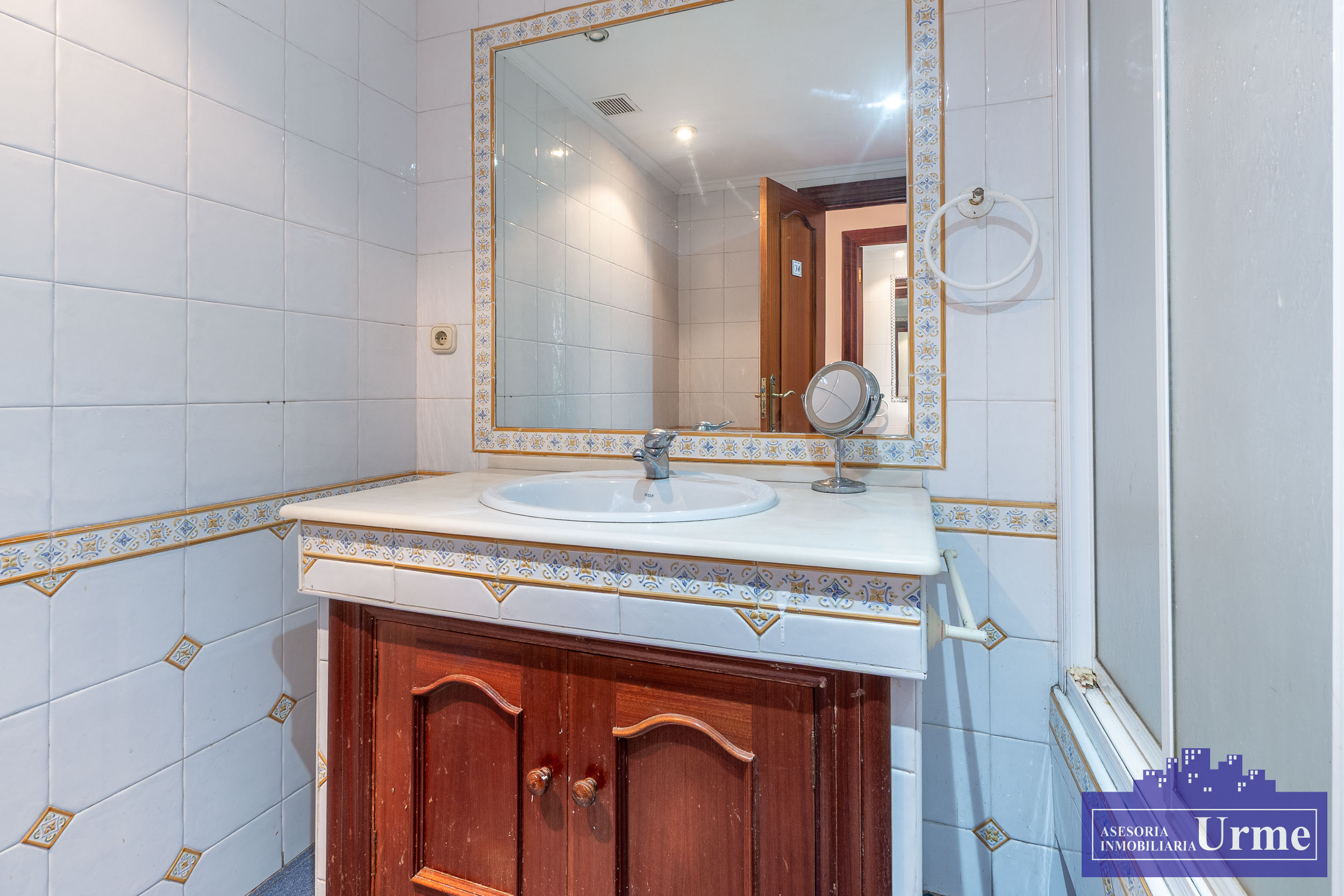 Zona Anzaran, ultima planta, vivienda de 90m2 útiles con terraza, exterior, 3 habitaciones, 2 baños, salón majo cuadrado, cocina equipada. Infórmate!!!!