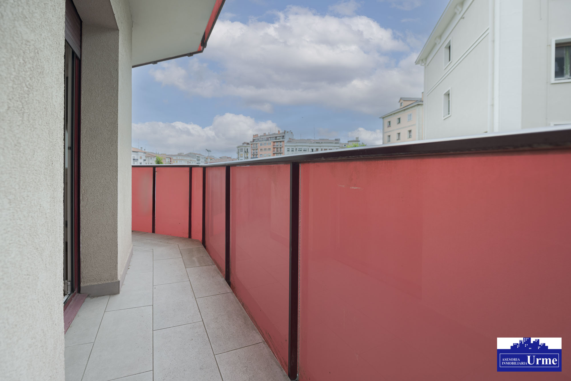 Vivienda centrica con Vistas despejadas y junto al ayuntamiento.78m2, 3 habitaciones, salon cocina, baño + aseo independiente. Informate. Vivienda centrica con Vistas despejadas y junto al ayuntamiento.78m2, 3 habitaciones, salon cocina, baño + aseo independiente. Informate.