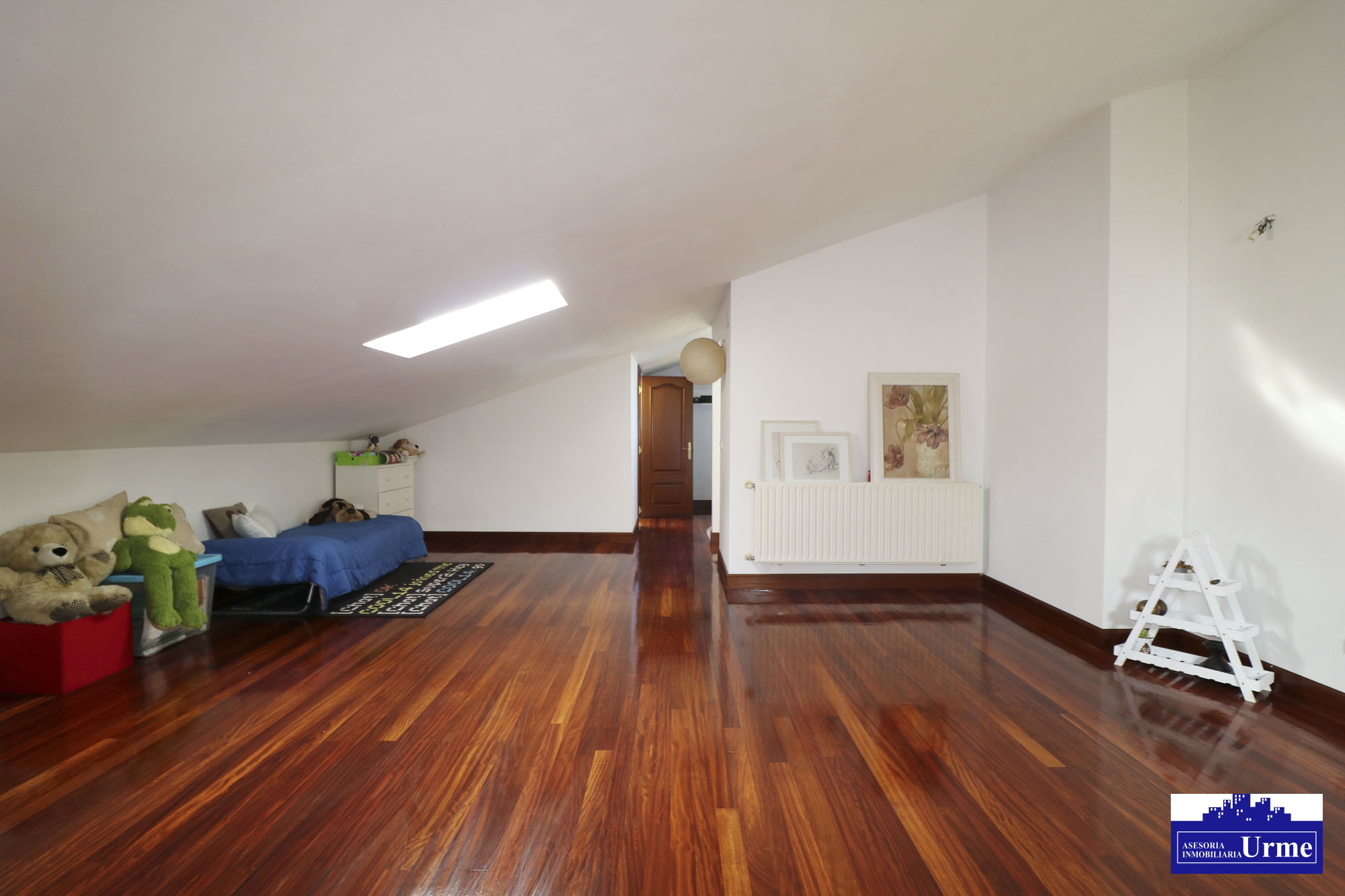 Espectacular villa con piscina en zona tranquila a pocos minutos de Irún. Infórmate!!