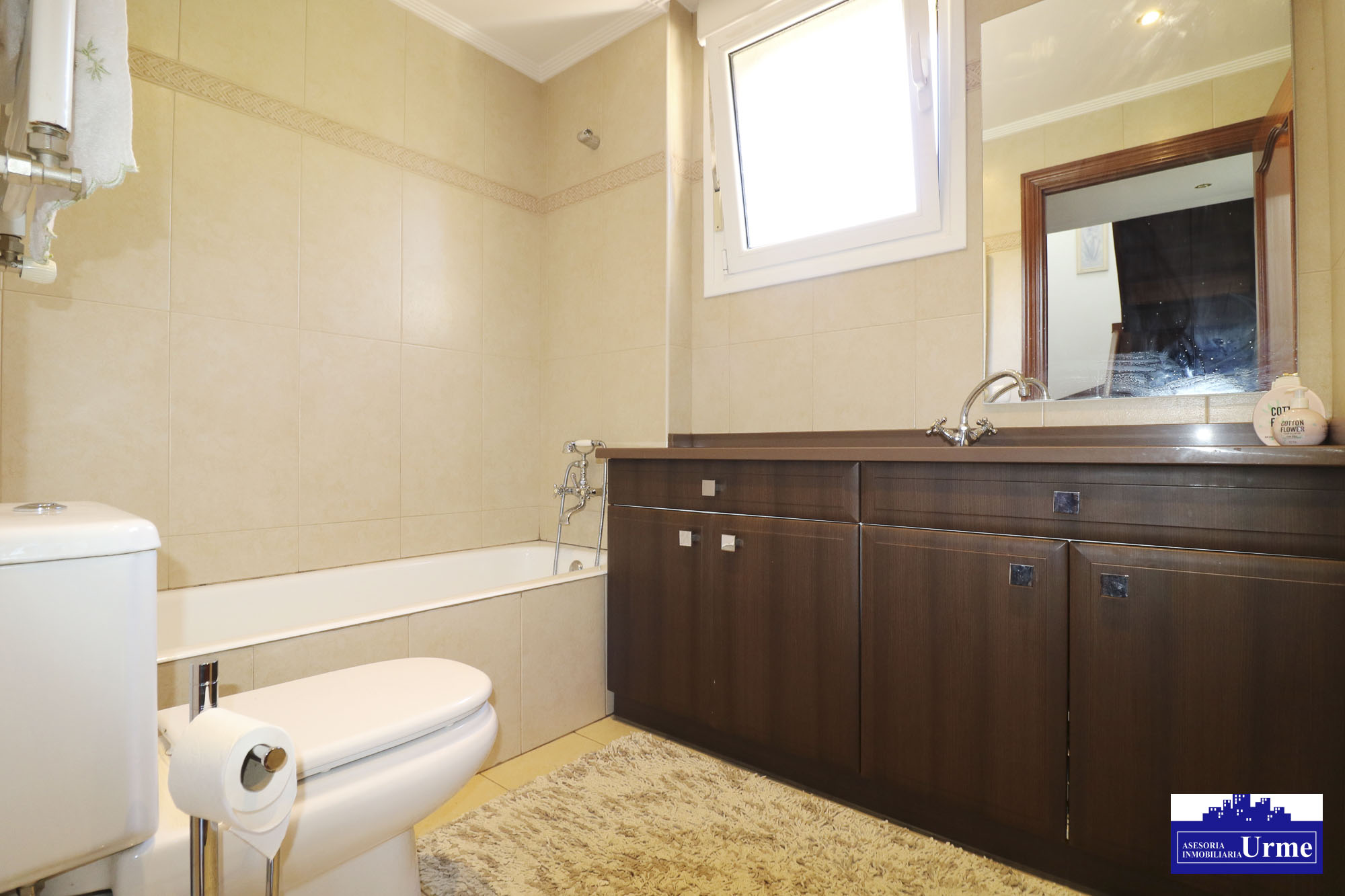 Espectacular villa con piscina en zona tranquila a pocos minutos de Irún. Infórmate!!