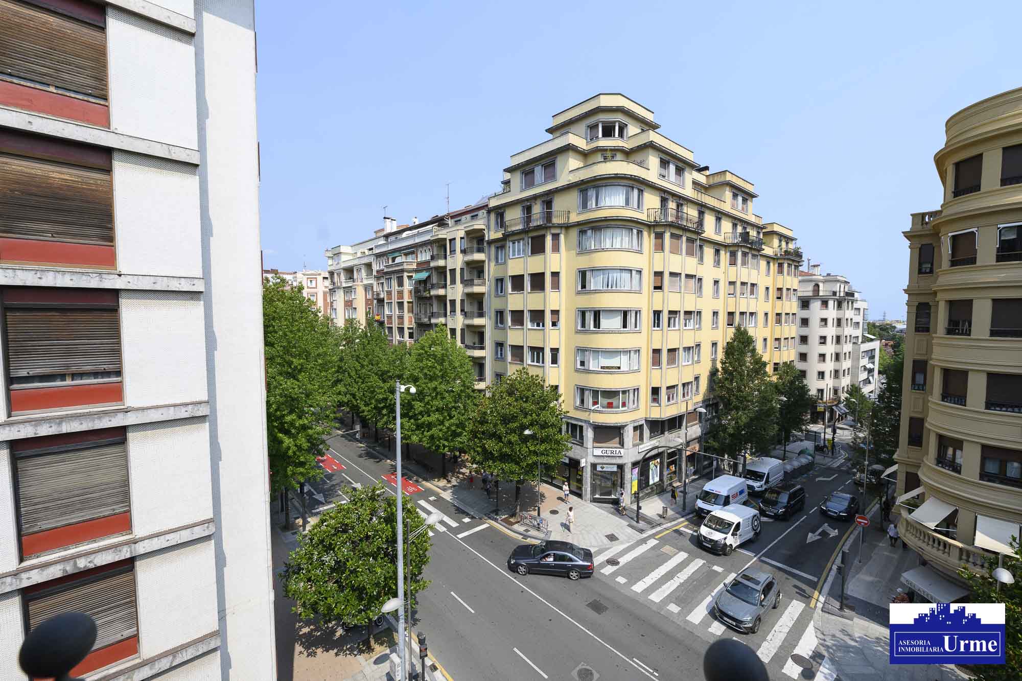 En Paseo Colon, ubicado en una 4º y ultima planta, con ascensor,75m2 utiles, cocina equipada, 2 habitaciones, dos baños, salon majo con 3 balcones. Impecable!!Para entrar a vivir!!! En Paseo Colon, ubicado en una 4º y ultima planta, con ascensor,75m2 utiles, cocina equipada, 2 habitaciones, dos baños, salon majo con 3 balcones. Impecable!!Para entrar a vivir!!!