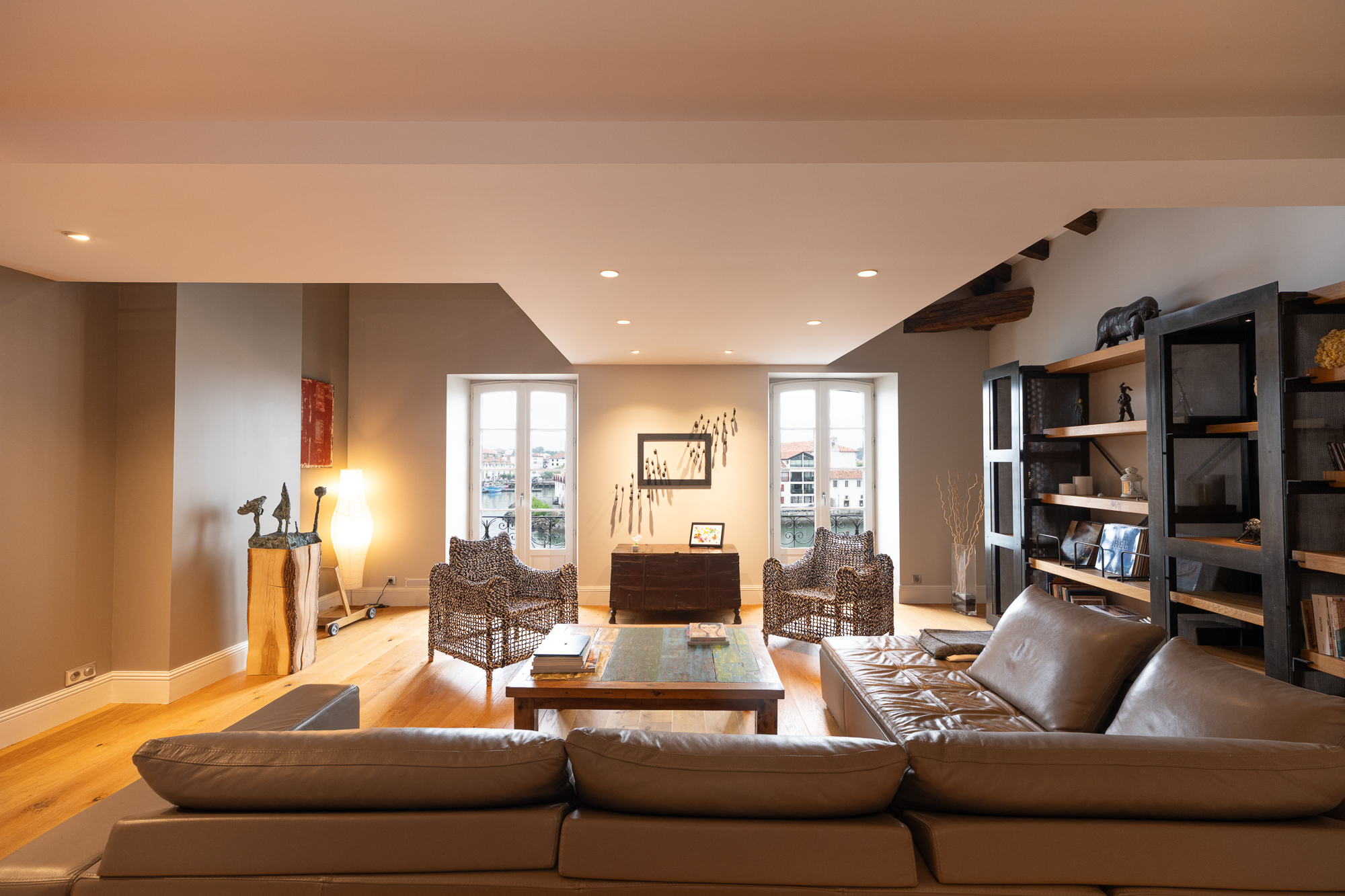 Dúplex frente al puerto de Ciboure en una de las zonas mas autenticas! 150m2 de ensueño!!Producto atípico muy especial.