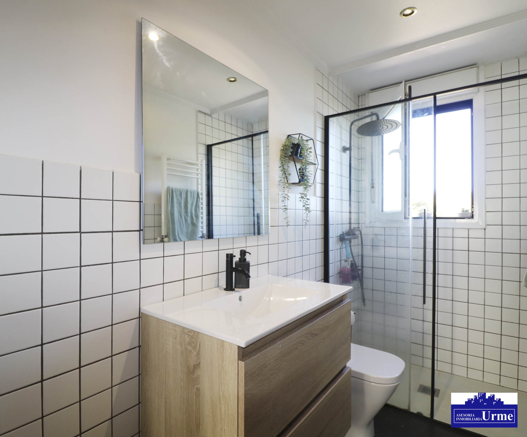 Espectacular villa con piscina en zona tranquila a pocos minutos de Irún. Infórmate!!