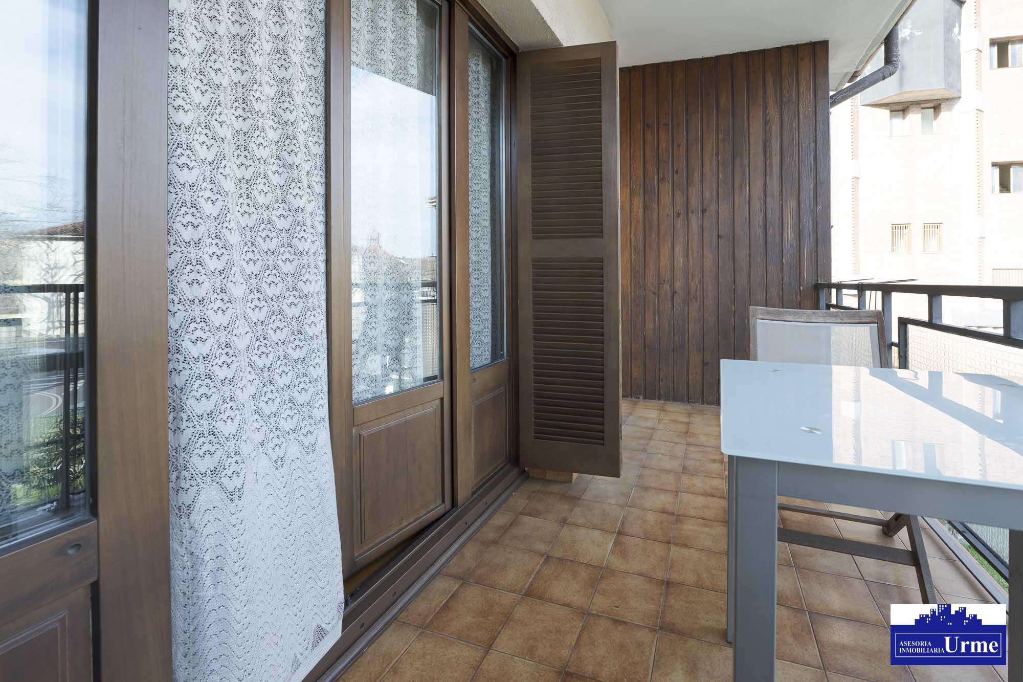 Próxima al ayuntamiento de Irún, villa individual en parcela de 700m2.Dos plantas de 90m2, jardín balcón garaje, txoko. Infórmate!!!