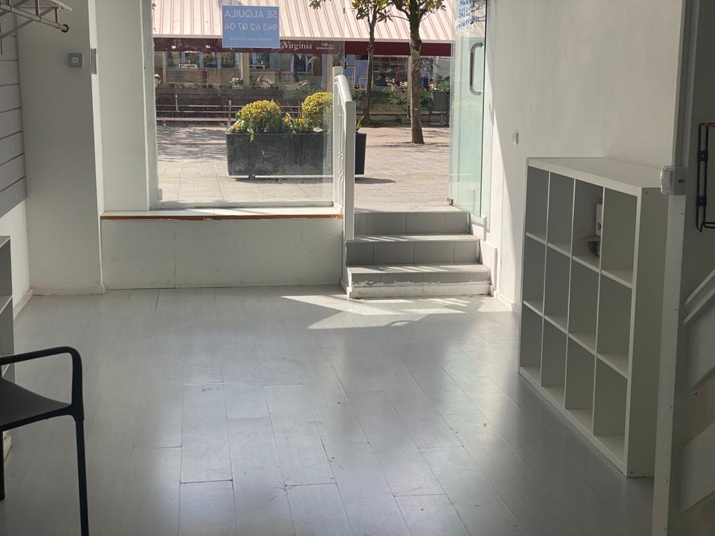 En Luis Mariano, Coqueto local a pie de calle de 30m2+ 20 de altillo ideal despacho o para almacenar. Ultima actividad tatuajes! Informate!!