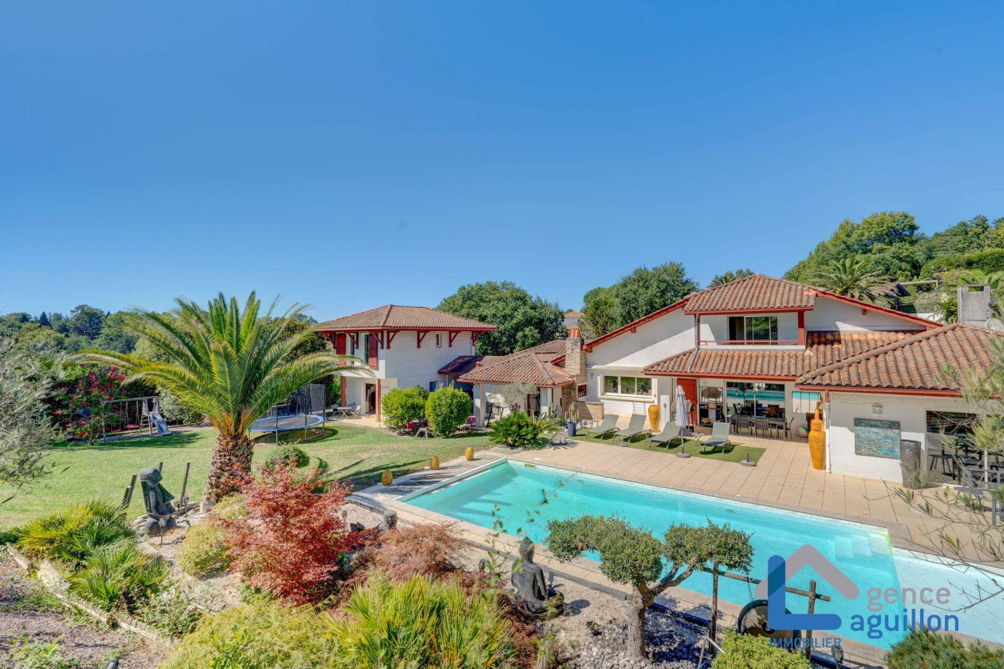 Villa de ensueño con piscina climatizada. Ubicación espectacular!!!!en San Juan de Luz zona Chantaco. Villa de ensueño con piscina climatizada. Ubicación espectacular!!!!en San Juan de Luz zona Chantaco.