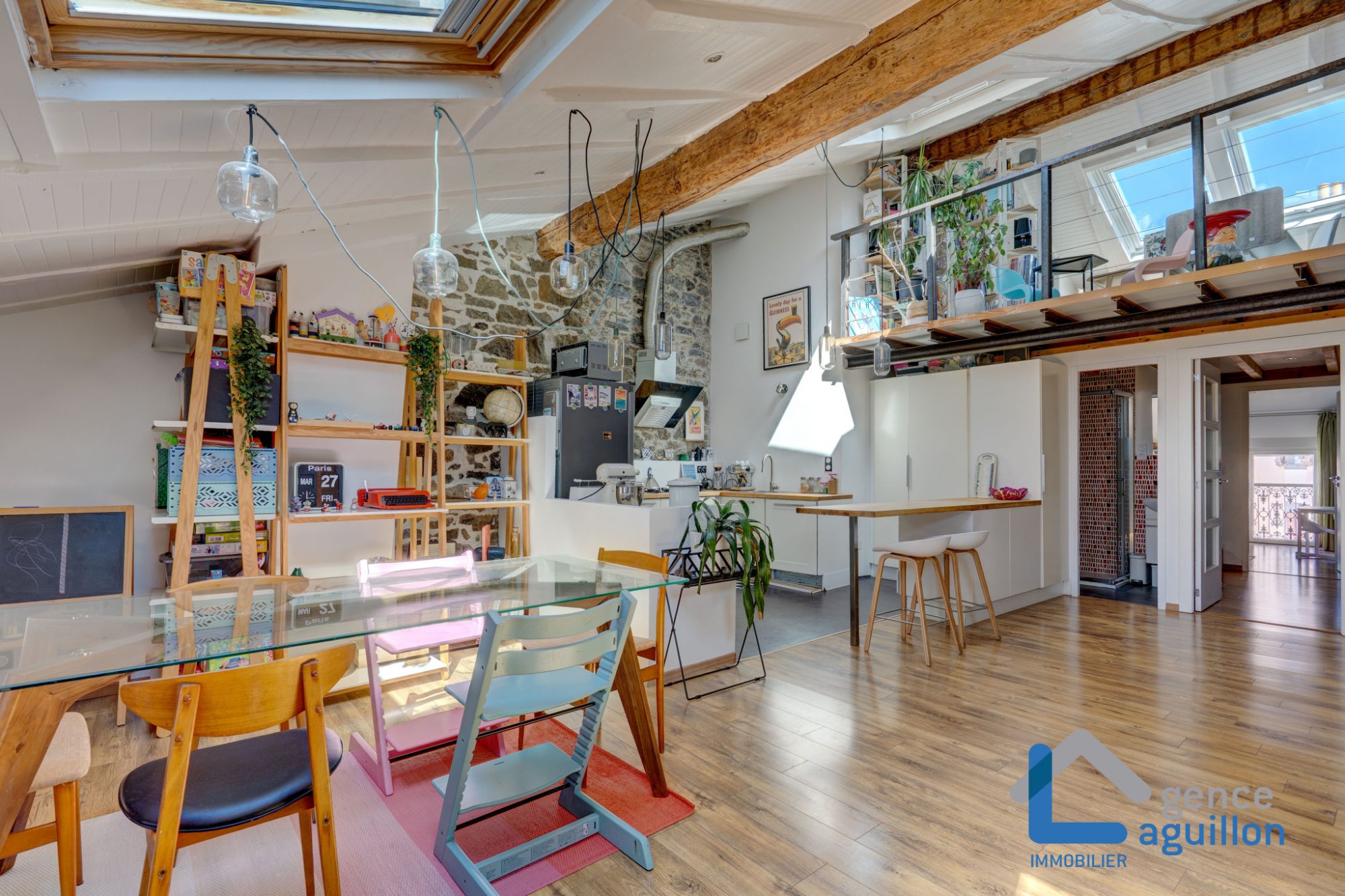 En Puerto Kaneta, a tan solo 100metros de la Bahia, duplex de 126m2, estilo moderno y rustico, vigas aparentes, piedra y mucha luz natural. Te encantara!!!! En Puerto Kaneta, a tan solo 100metros de la Bahia, duplex de 126m2, estilo moderno y rustico, vigas aparentes, piedra y mucha luz natural. Te encantara!!!!