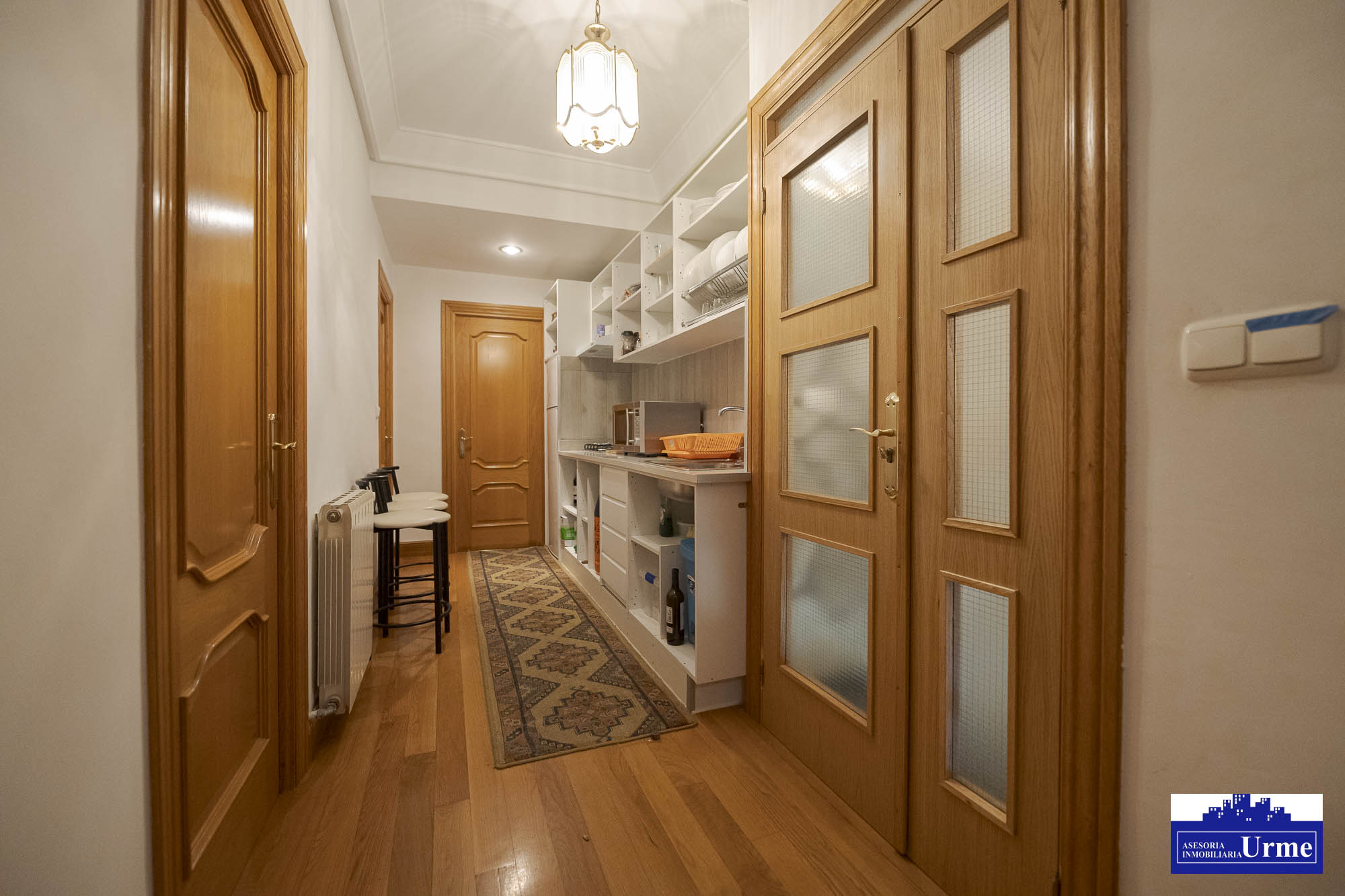 Próxima al ayuntamiento de Irún, villa individual en parcela de 700m2.Dos plantas de 90m2, jardín balcón garaje, txoko. Infórmate!!!