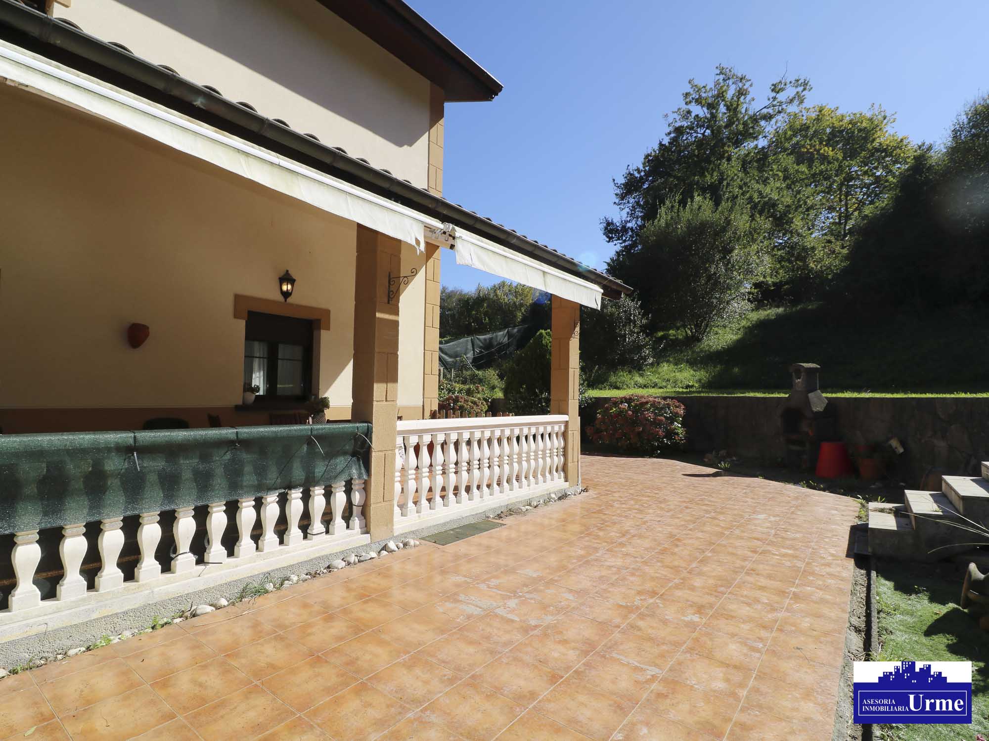 Espectacular villa con piscina en zona tranquila a pocos minutos de Irún. Infórmate!!