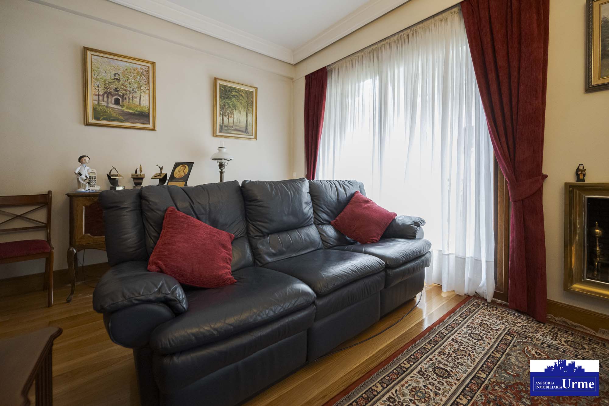 Magnifica vivienda en comunidad de 3 vecinos.110m2, 4 habitaciones, salon,cocina,2 baños,balcon.Garaje doble. Jardin comunitario.Ubicacion excepcional! Magnifica vivienda en comunidad de 3 vecinos.110m2, 4 habitaciones, salon,cocina,2 baños,balcon.Garaje doble. Jardin comunitario.Ubicacion excepcional!