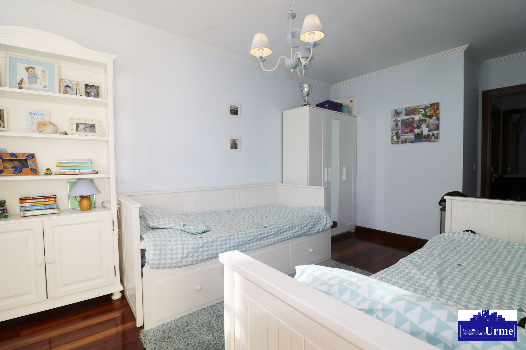 Espectacular villa con piscina en zona tranquila a pocos minutos de Irún. Infórmate!!