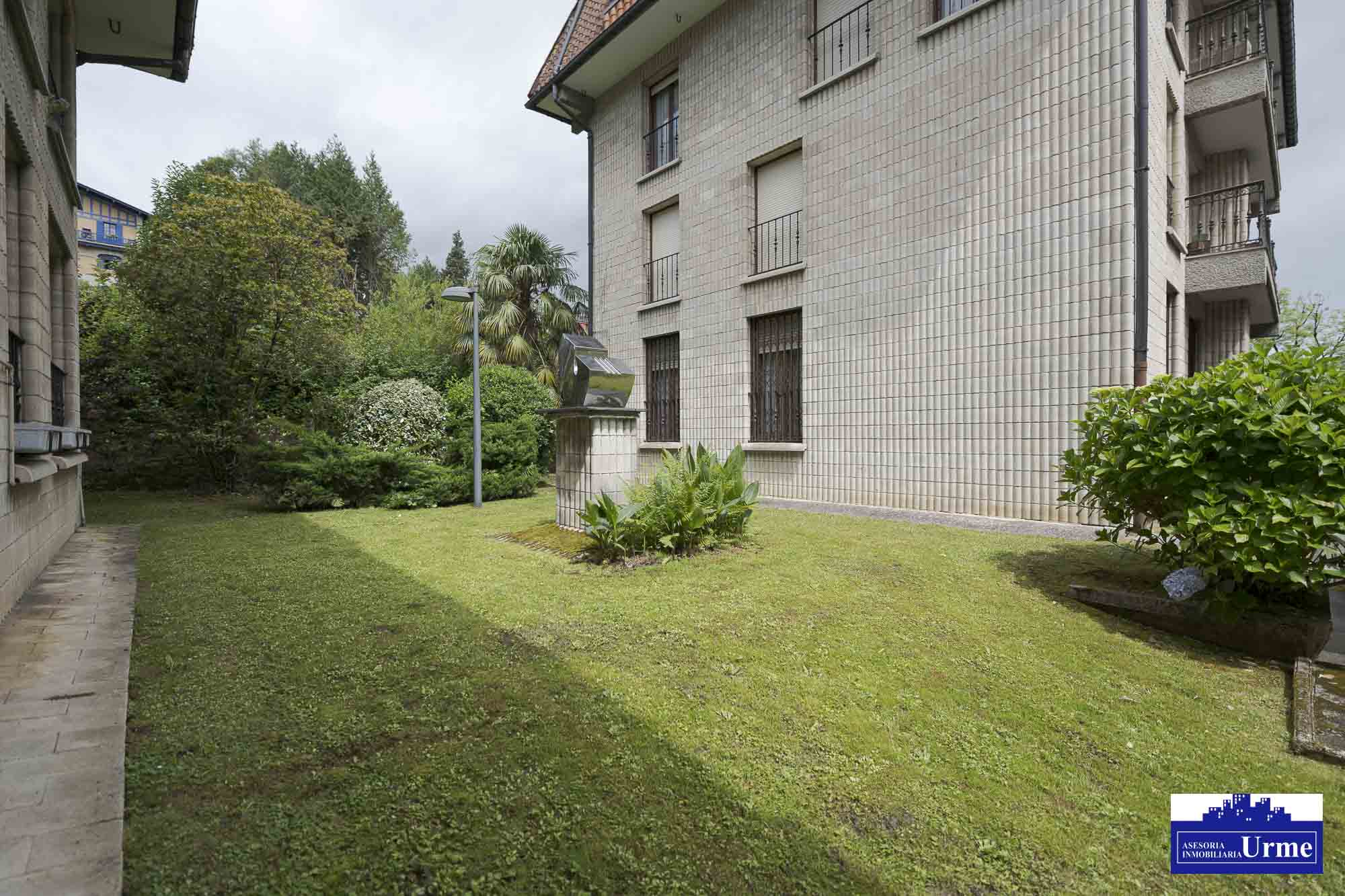 Magnifica vivienda en comunidad de 3 vecinos.110m2, 4 habitaciones, salon,cocina,2 baños,balcon.Garaje doble. Jardin comunitario.Ubicacion excepcional! Magnifica vivienda en comunidad de 3 vecinos.110m2, 4 habitaciones, salon,cocina,2 baños,balcon.Garaje doble. Jardin comunitario.Ubicacion excepcional!