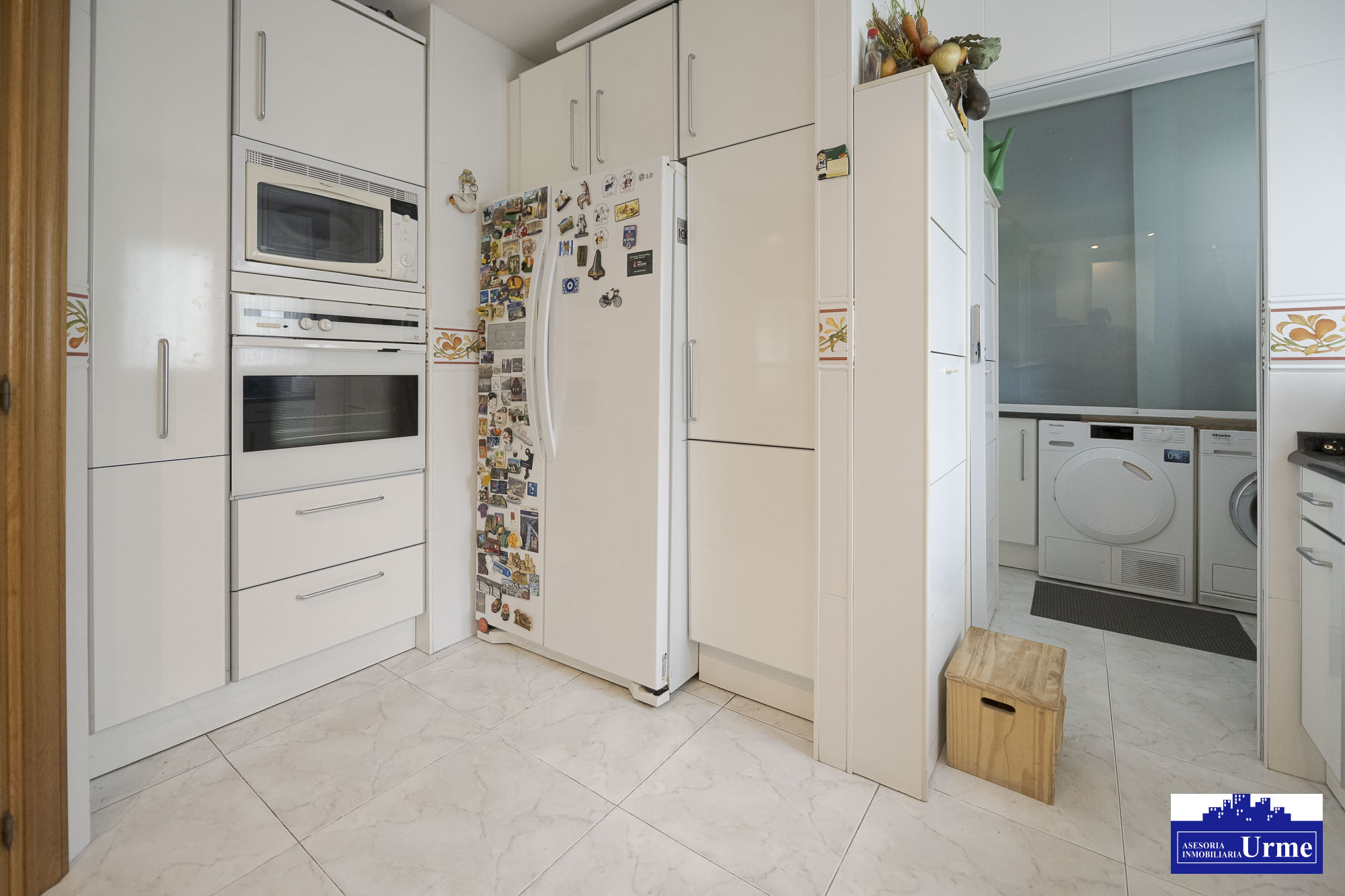 Magnifica vivienda en comunidad de 3 vecinos.110m2, 4 habitaciones, salon,cocina,2 baños,balcon.Garaje doble. Jardin comunitario.Ubicacion excepcional! Magnifica vivienda en comunidad de 3 vecinos.110m2, 4 habitaciones, salon,cocina,2 baños,balcon.Garaje doble. Jardin comunitario.Ubicacion excepcional!