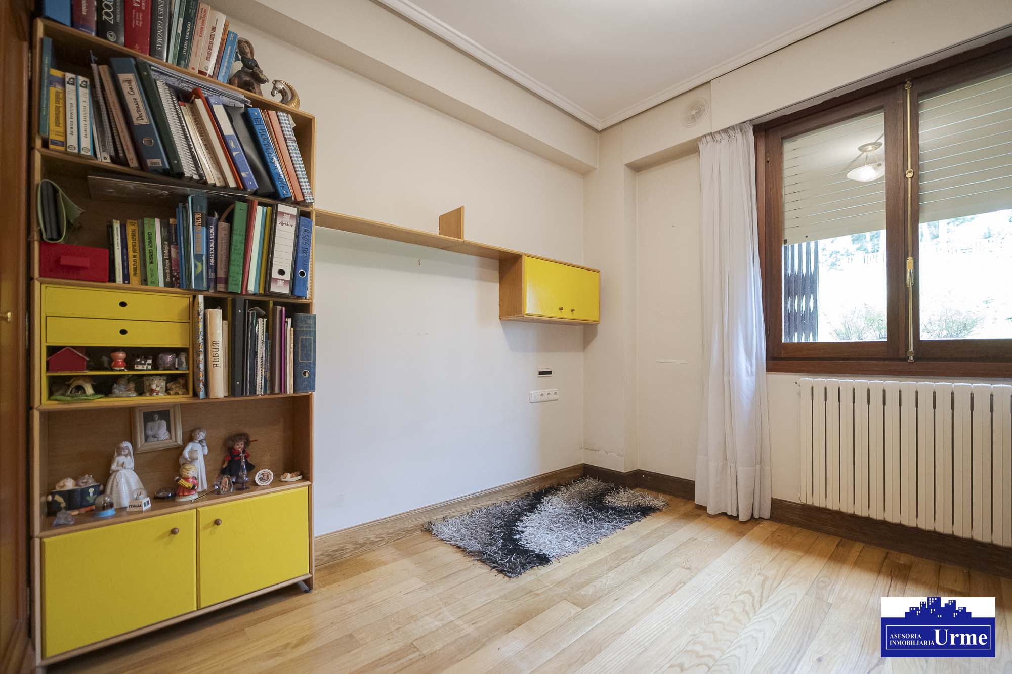 Magnifica vivienda en comunidad de 3 vecinos.110m2, 4 habitaciones, salon,cocina,2 baños,balcon.Garaje doble. Jardin comunitario.Ubicacion excepcional! Magnifica vivienda en comunidad de 3 vecinos.110m2, 4 habitaciones, salon,cocina,2 baños,balcon.Garaje doble. Jardin comunitario.Ubicacion excepcional!