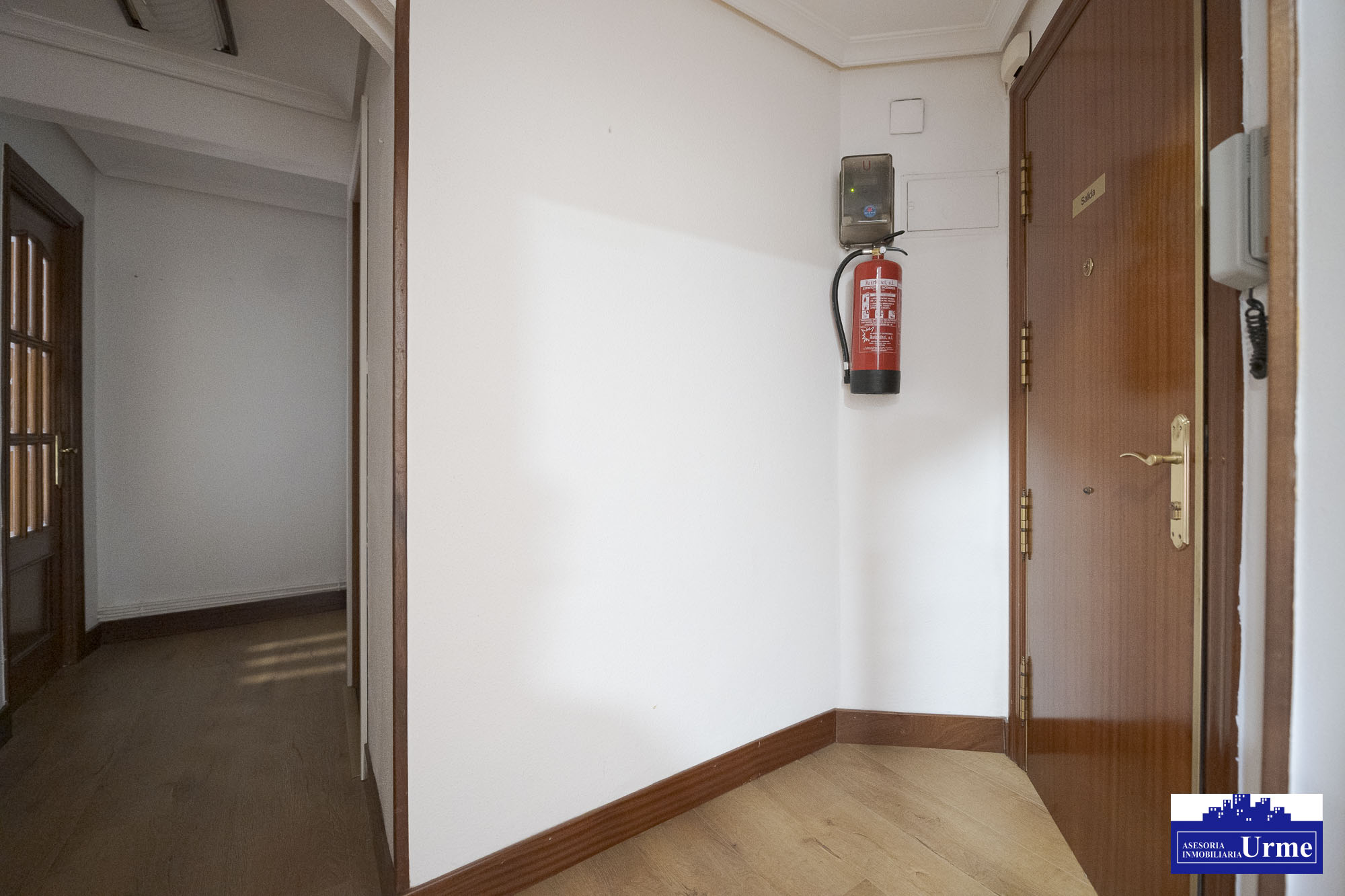 Vivienda centrica con Vistas despejadas y junto al ayuntamiento.78m2, 3 habitaciones, salon cocina, baño + aseo independiente. Informate. Vivienda centrica con Vistas despejadas y junto al ayuntamiento.78m2, 3 habitaciones, salon cocina, baño + aseo independiente. Informate.
