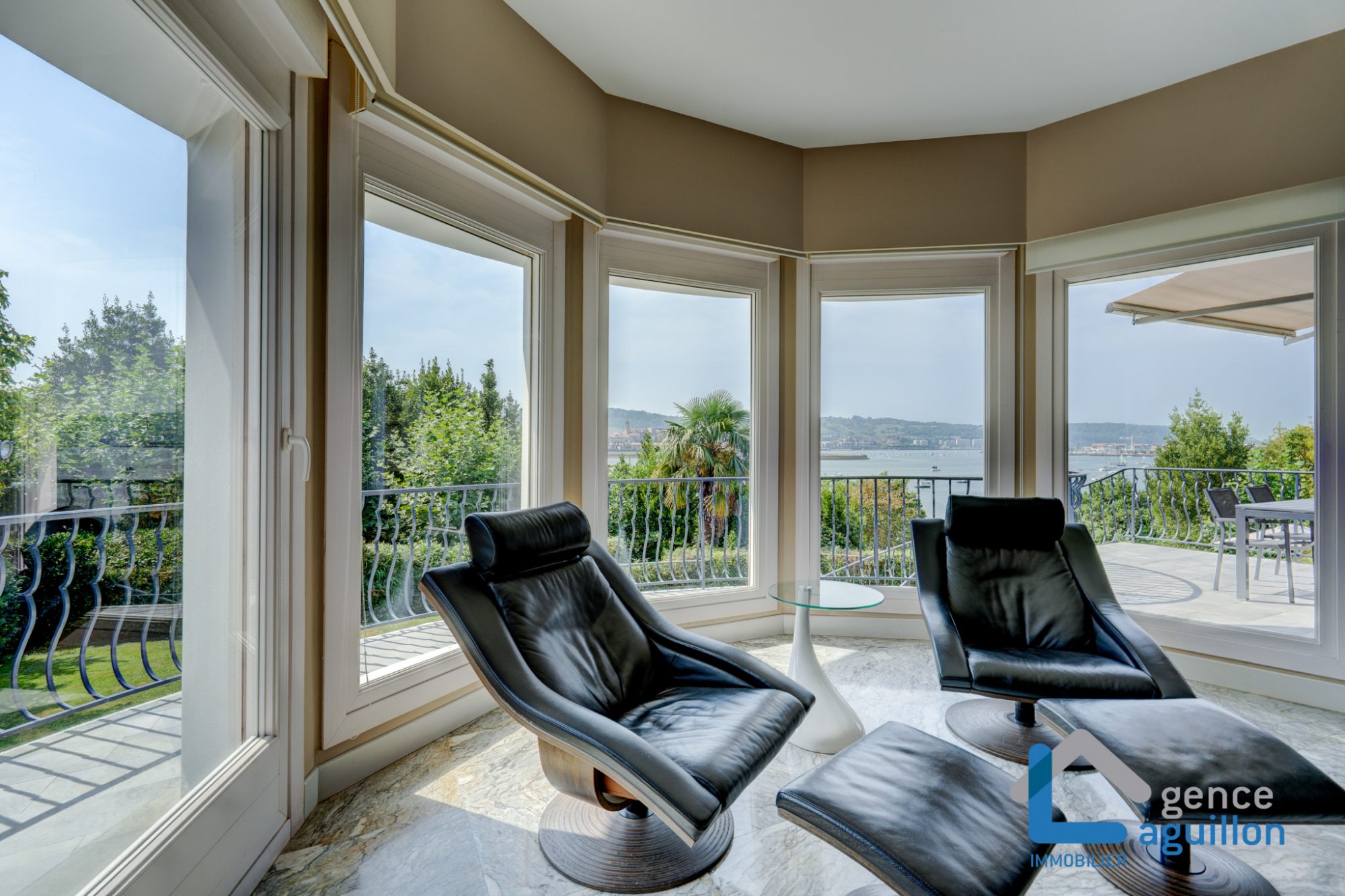 IMPRESIONANTES vistas a Fuenterrabia y bahia de Txingudy!Villa individual con piscina climatizada en parcela de 1810m2.Tes sorprendera!!! 