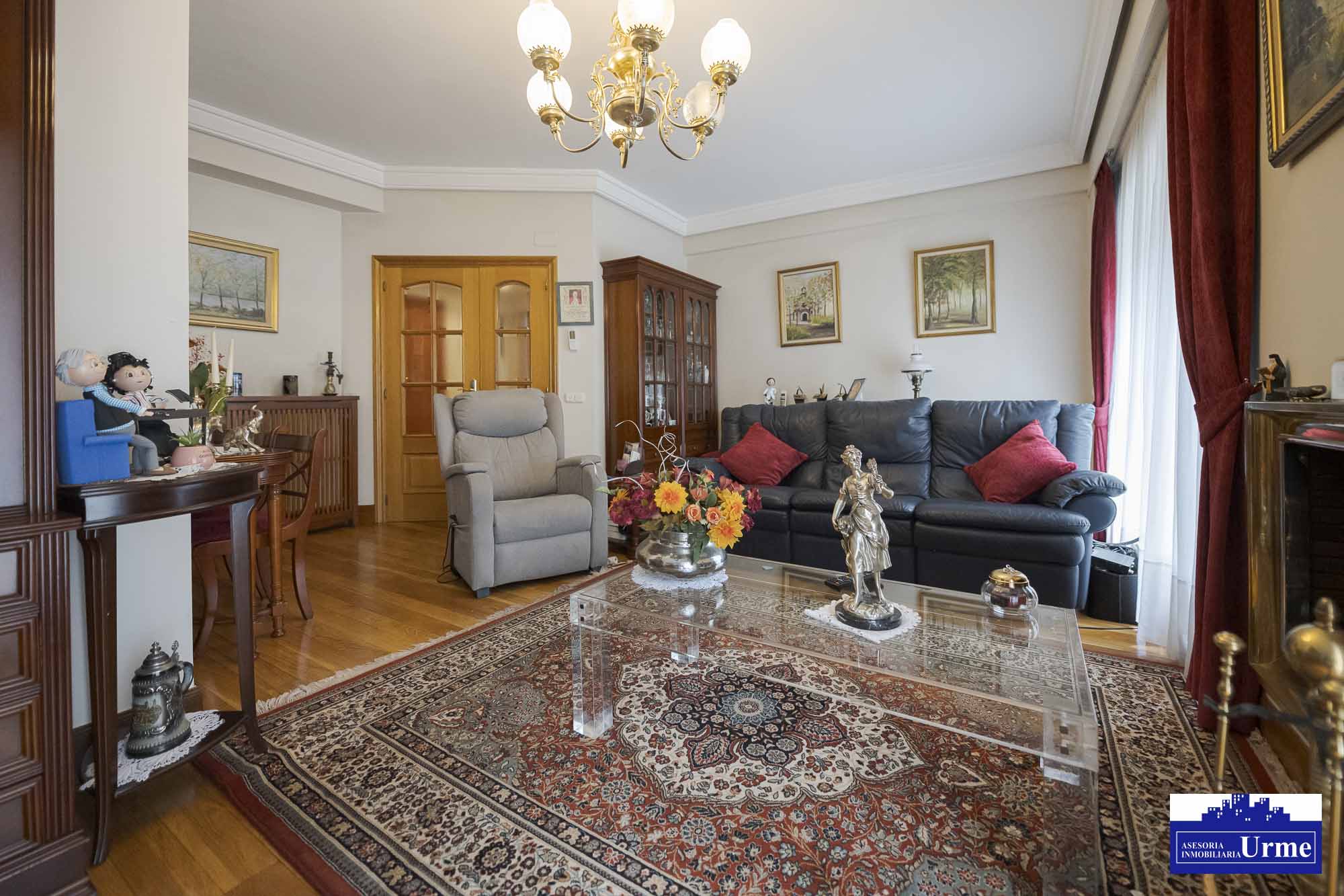 Magnifica vivienda en comunidad de 3 vecinos.110m2, 4 habitaciones, salon,cocina,2 baños,balcon.Garaje doble. Jardin comunitario.Ubicacion excepcional! Magnifica vivienda en comunidad de 3 vecinos.110m2, 4 habitaciones, salon,cocina,2 baños,balcon.Garaje doble. Jardin comunitario.Ubicacion excepcional!