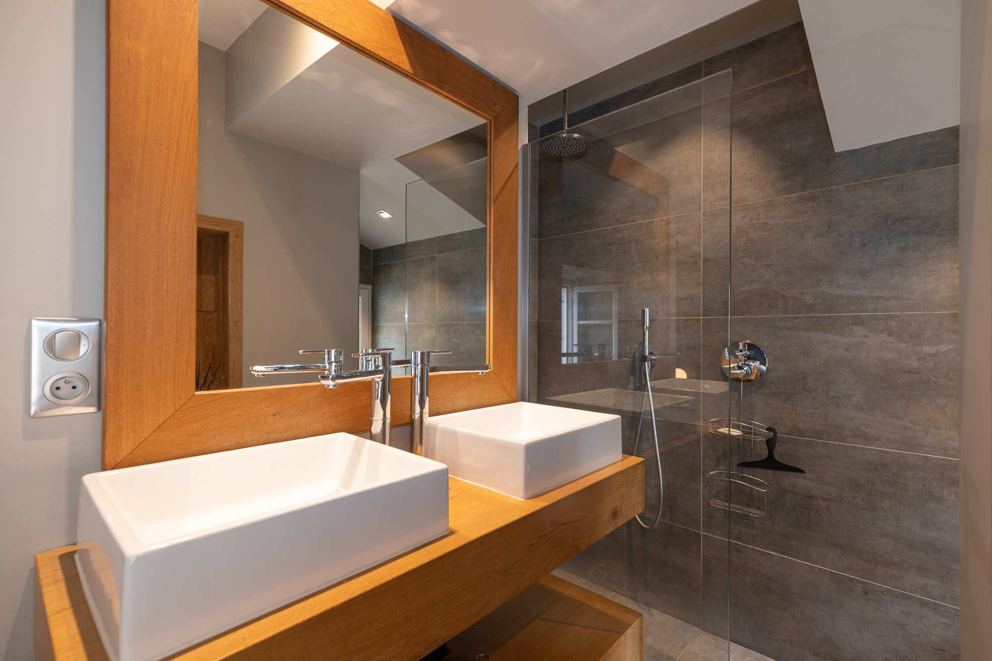 Dúplex frente al puerto de Ciboure en una de las zonas mas autenticas! 150m2 de ensueño!!Producto atípico muy especial.