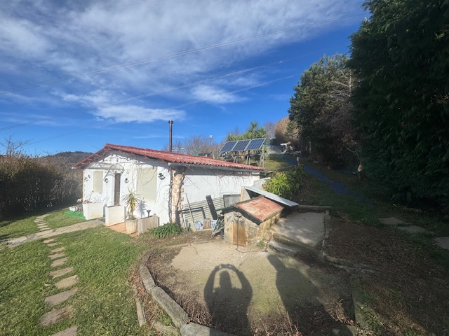 Borda con terreno de 9800m2 en Oyarzun!! vistas maravillosas!!Dispone de un pozo y placas solares.