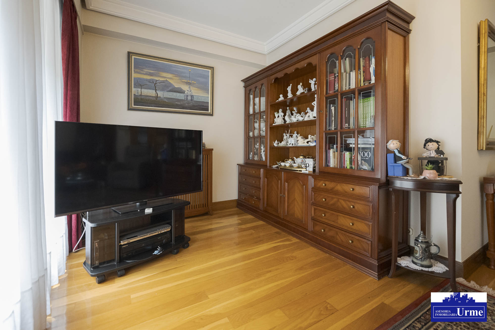 Magnifica vivienda en comunidad de 3 vecinos.110m2, 4 habitaciones, salon,cocina,2 baños,balcon.Garaje doble. Jardin comunitario.Ubicacion excepcional! Magnifica vivienda en comunidad de 3 vecinos.110m2, 4 habitaciones, salon,cocina,2 baños,balcon.Garaje doble. Jardin comunitario.Ubicacion excepcional!
