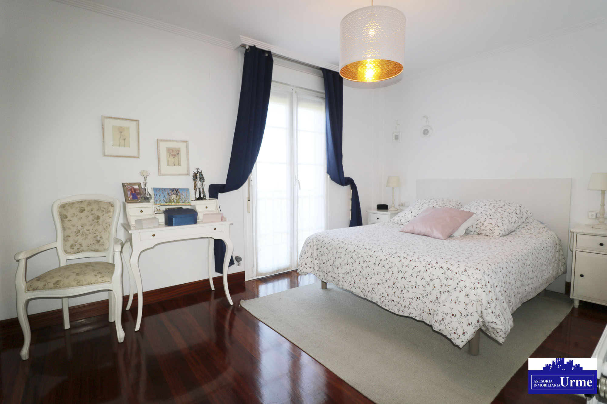 Espectacular villa con piscina en zona tranquila a pocos minutos de Irún. Infórmate!!