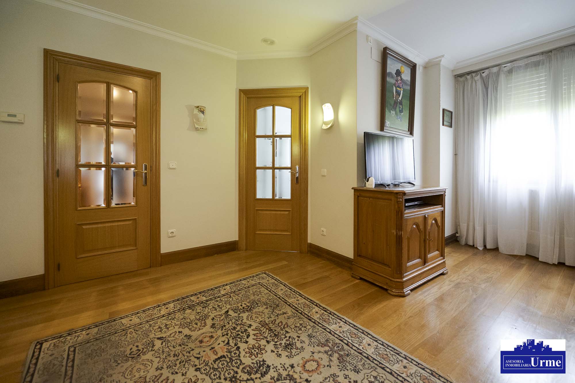 Magnifica vivienda en comunidad de 3 vecinos.110m2, 4 habitaciones, salon,cocina,2 baños,balcon.Garaje doble. Jardin comunitario.Ubicacion excepcional! Magnifica vivienda en comunidad de 3 vecinos.110m2, 4 habitaciones, salon,cocina,2 baños,balcon.Garaje doble. Jardin comunitario.Ubicacion excepcional!