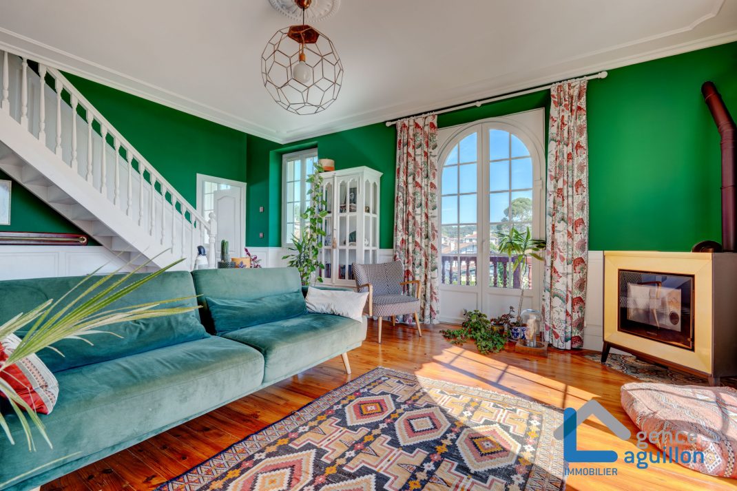 Vistas increíbles a Peñas de Aya y al Bidasoa. Duplex en pequeña comunidad con jardín comunitario y piscina. Proximidad frontera y topo! Infórmate