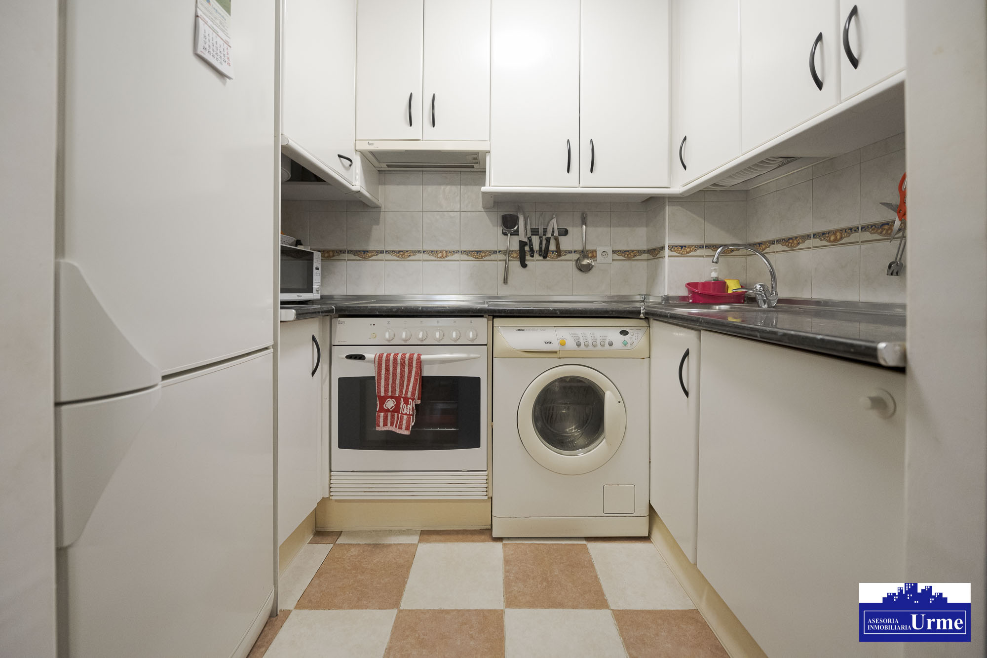 Junto al ascensor del ayuntamiento. Vivienda en ultima planta con ascensor. Alquilada actualmente. Infórmate!