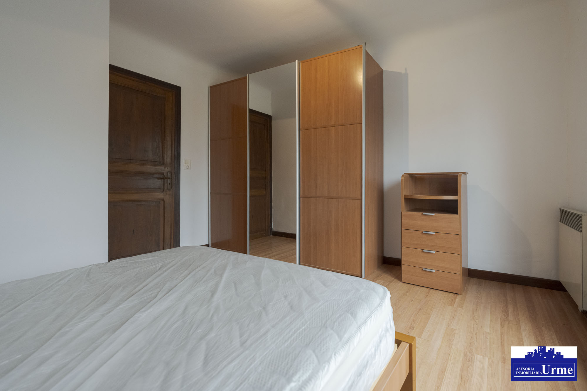 En Biriatou a posos pasos de la frontera de Behobia, vivienda en una 2º y ultima planta, con encanto y a un precio correcto!!