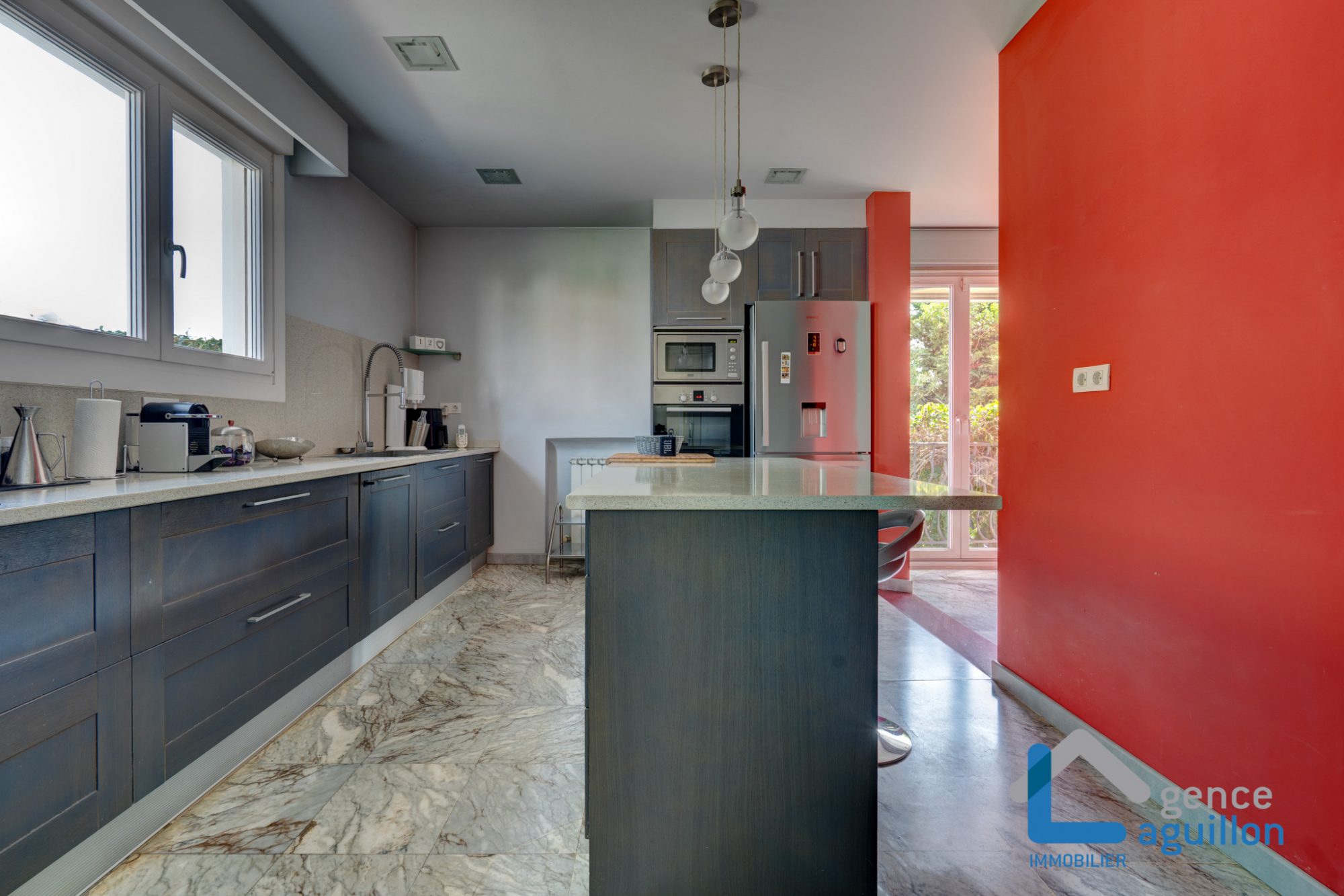 IMPRESIONANTES vistas a Fuenterrabia y bahia de Txingudy!Villa individual con piscina climatizada en parcela de 1810m2.Tes sorprendera!!! 