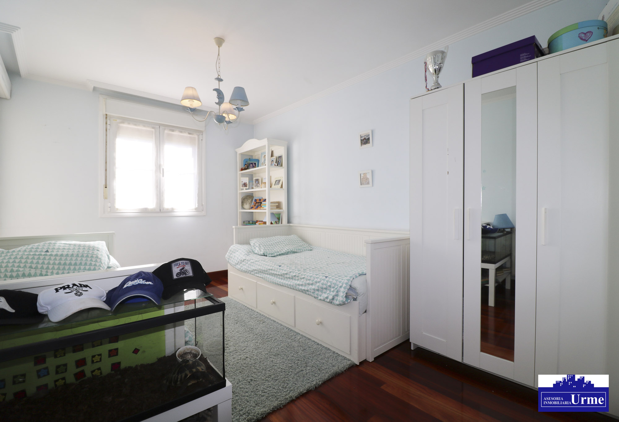 Espectacular villa con piscina en zona tranquila a pocos minutos de Irún. Infórmate!!