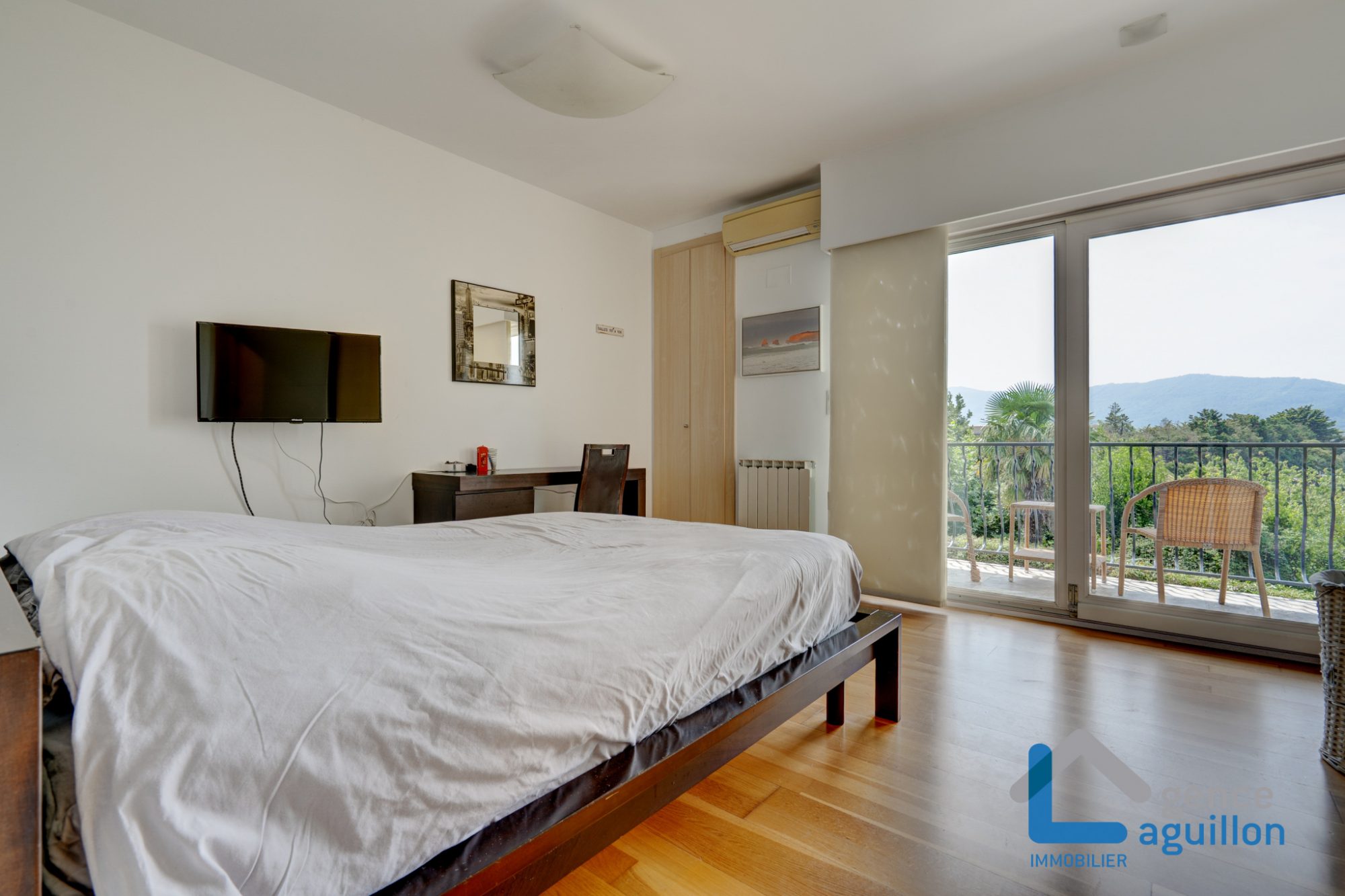 IMPRESIONANTES vistas a Fuenterrabia y bahia de Txingudy!Villa individual con piscina climatizada en parcela de 1810m2.Tes sorprendera!!! 