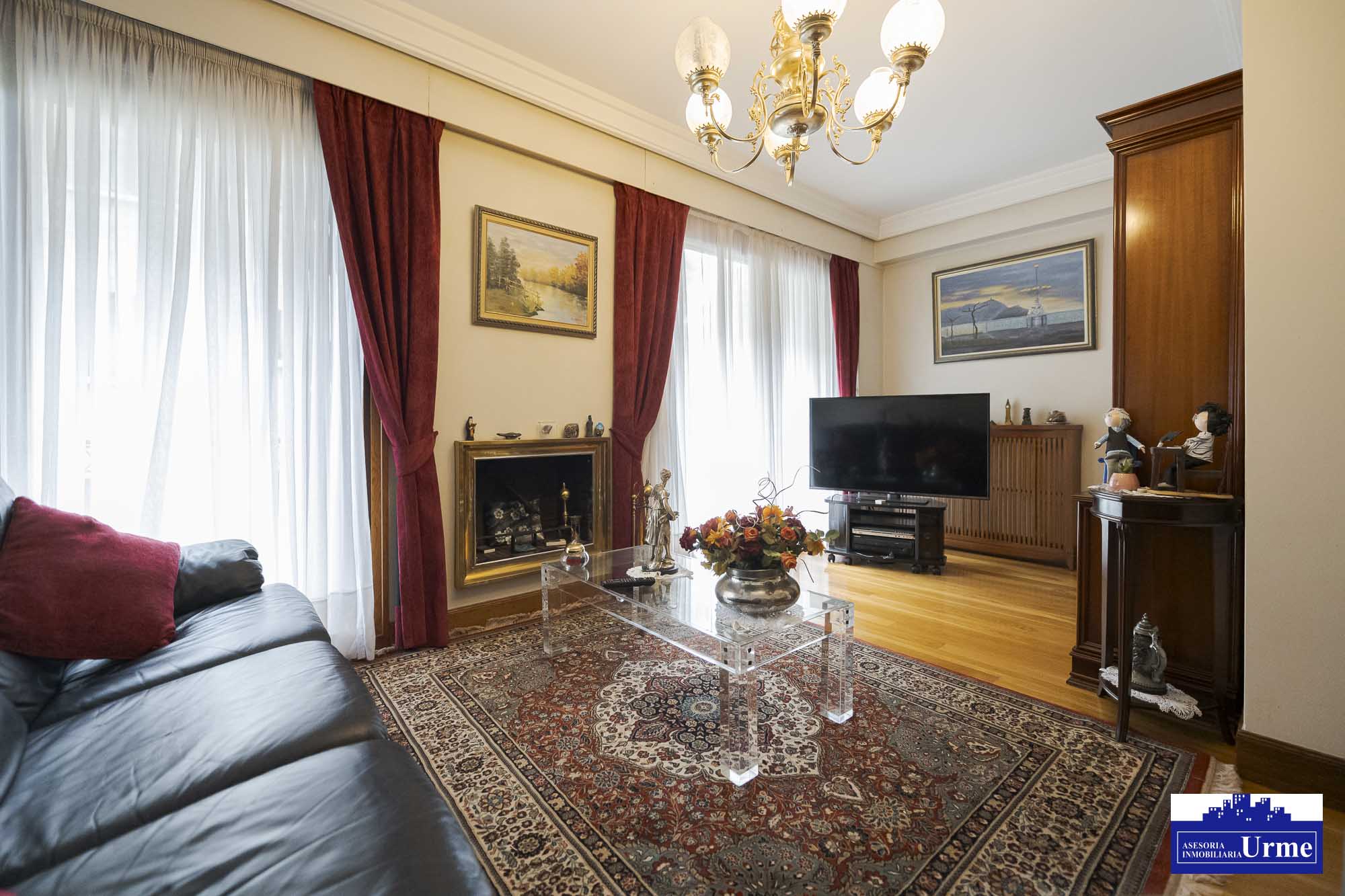 Magnifica vivienda en comunidad de 3 vecinos.110m2, 4 habitaciones, salon,cocina,2 baños,balcon.Garaje doble. Jardin comunitario.Ubicacion excepcional! Magnifica vivienda en comunidad de 3 vecinos.110m2, 4 habitaciones, salon,cocina,2 baños,balcon.Garaje doble. Jardin comunitario.Ubicacion excepcional!