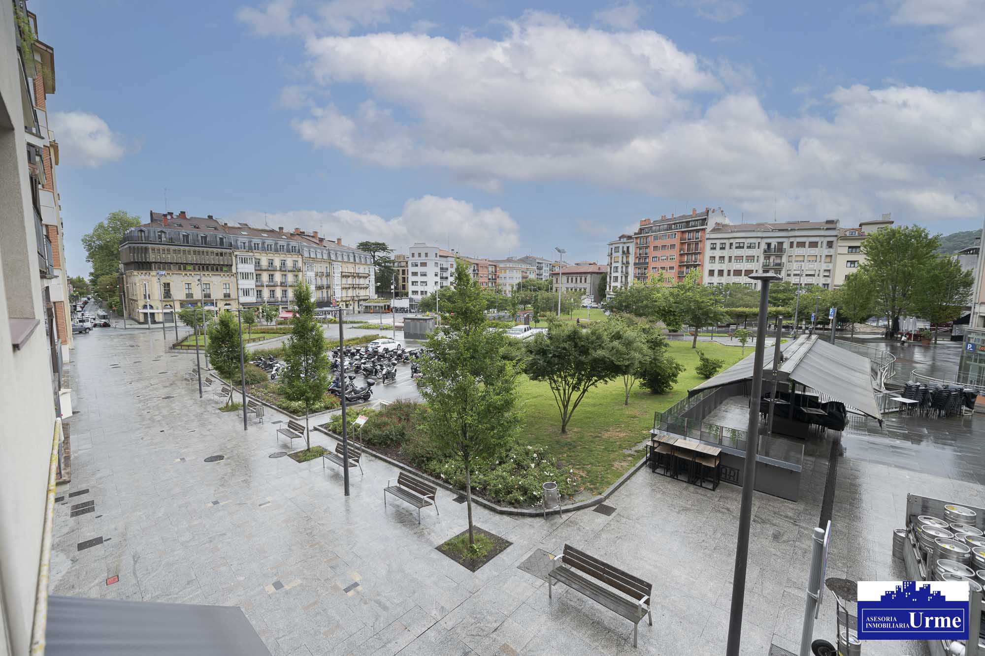 Vivienda centrica con Vistas despejadas y junto al ayuntamiento.78m2, 3 habitaciones, salon cocina, baño + aseo independiente. Informate. Vivienda centrica con Vistas despejadas y junto al ayuntamiento.78m2, 3 habitaciones, salon cocina, baño + aseo independiente. Informate.