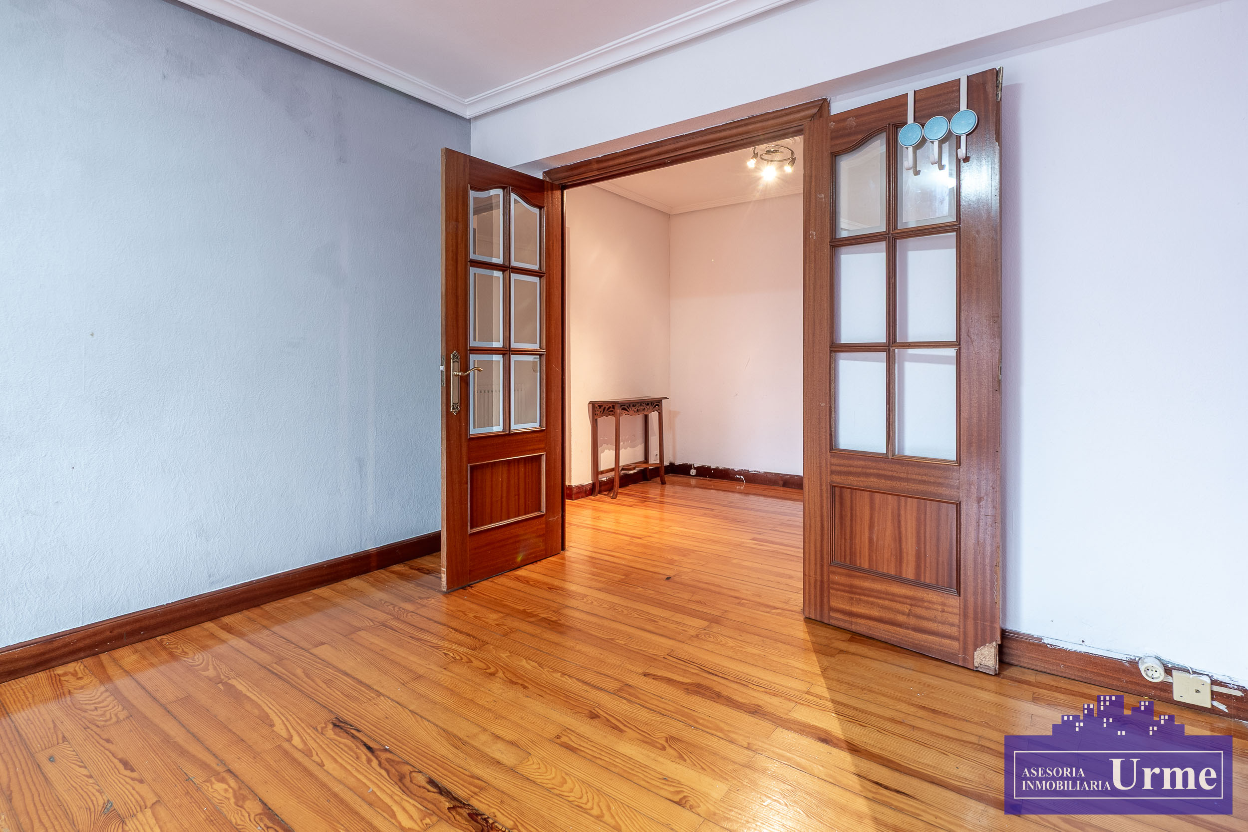 Zona Anzaran, ultima planta, vivienda de 90m2 útiles con terraza, exterior, 3 habitaciones, 2 baños, salón majo cuadrado, cocina equipada. Infórmate!!!!