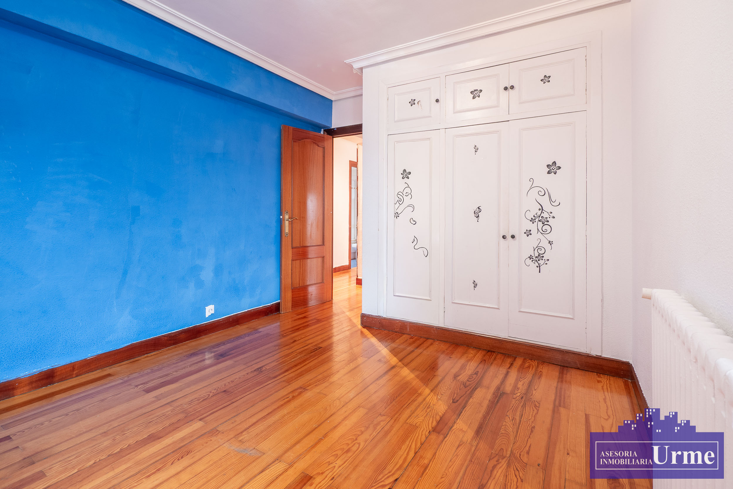 Zona Anzaran, ultima planta, vivienda de 90m2 útiles con terraza, exterior, 3 habitaciones, 2 baños, salón majo cuadrado, cocina equipada. Infórmate!!!!