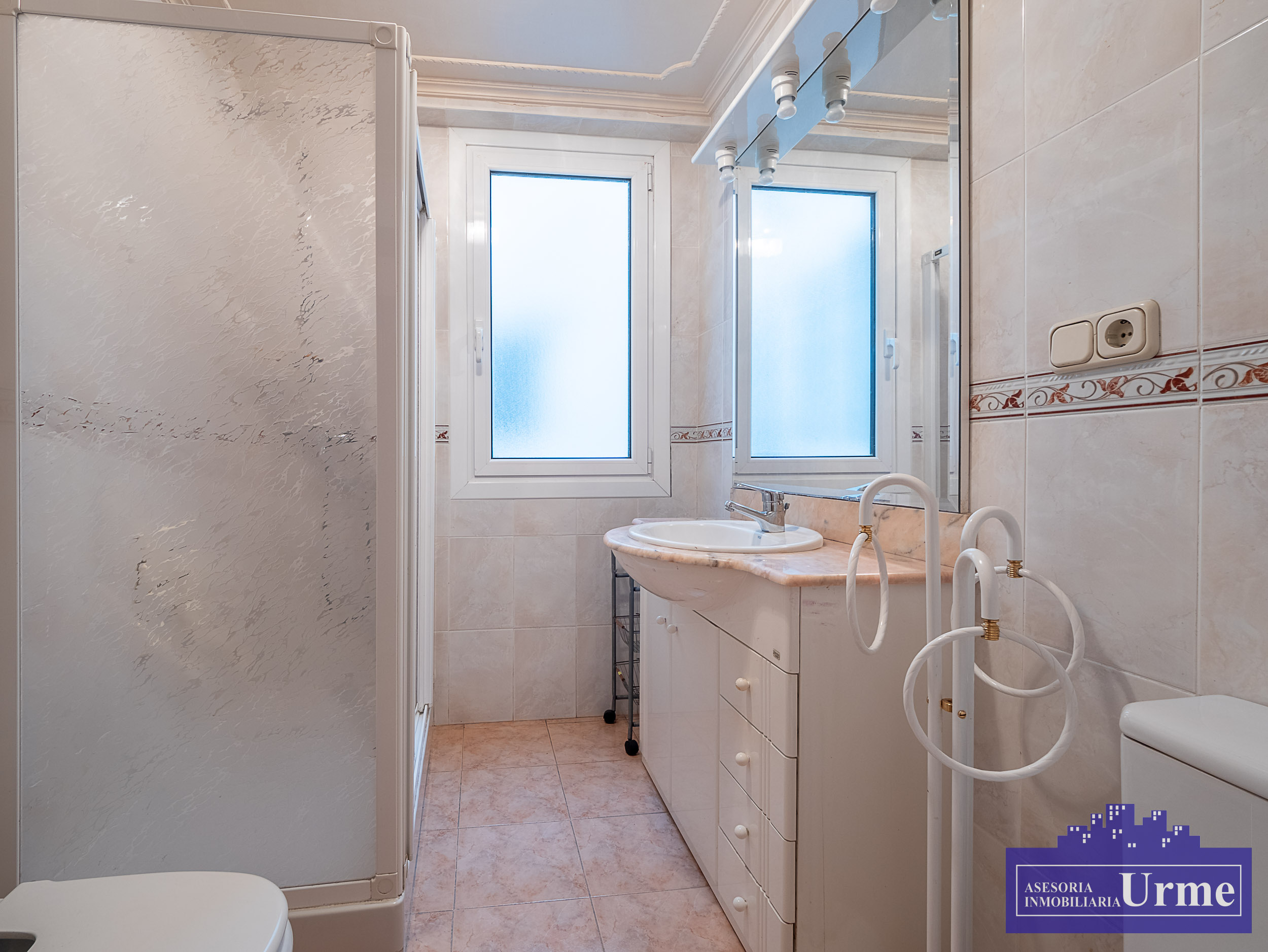 La comodidad de vivir en el centro! 90m2 + balcón, 3 habitaciones, salon, cocina, baño completo mas aseo con lavabo. Informate! La comodidad de vivir en el centro! 90m2 + balcón, 3 habitaciones, salon, cocina, baño completo mas aseo con lavabo. Informate!