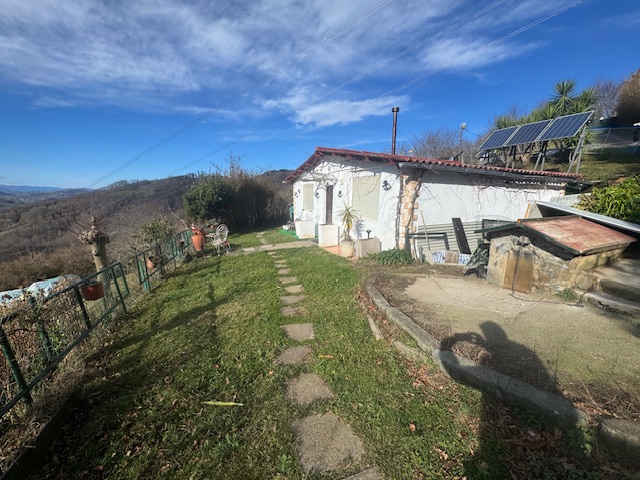 Borda con terreno de 9800m2 en Oyarzun!! vistas maravillosas!!Dispone de un pozo y placas solares.
