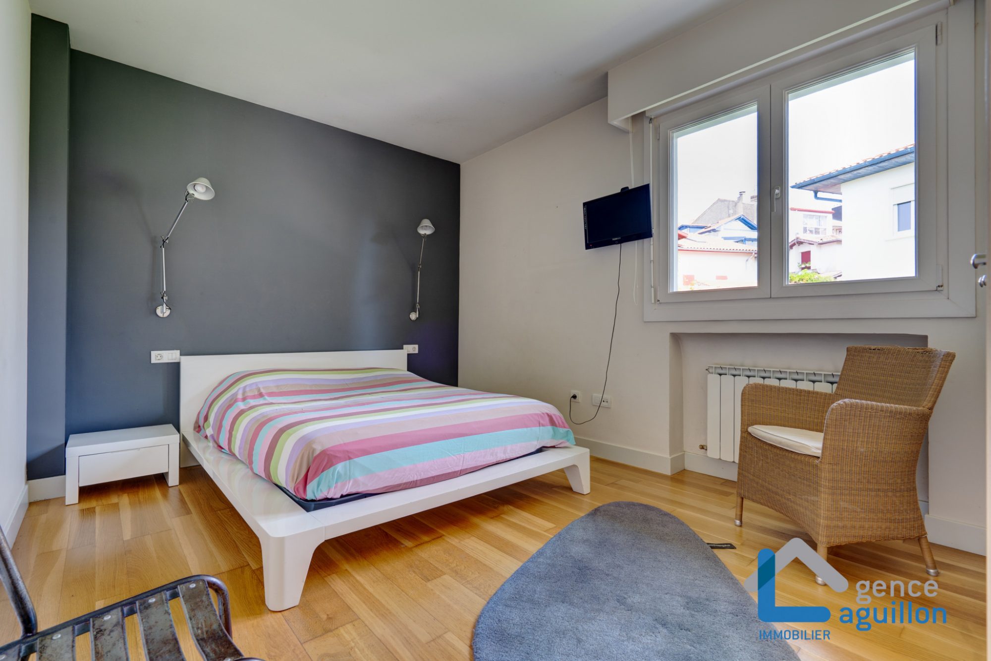 IMPRESIONANTES vistas a Fuenterrabia y bahia de Txingudy!Villa individual con piscina climatizada en parcela de 1810m2.Tes sorprendera!!! 