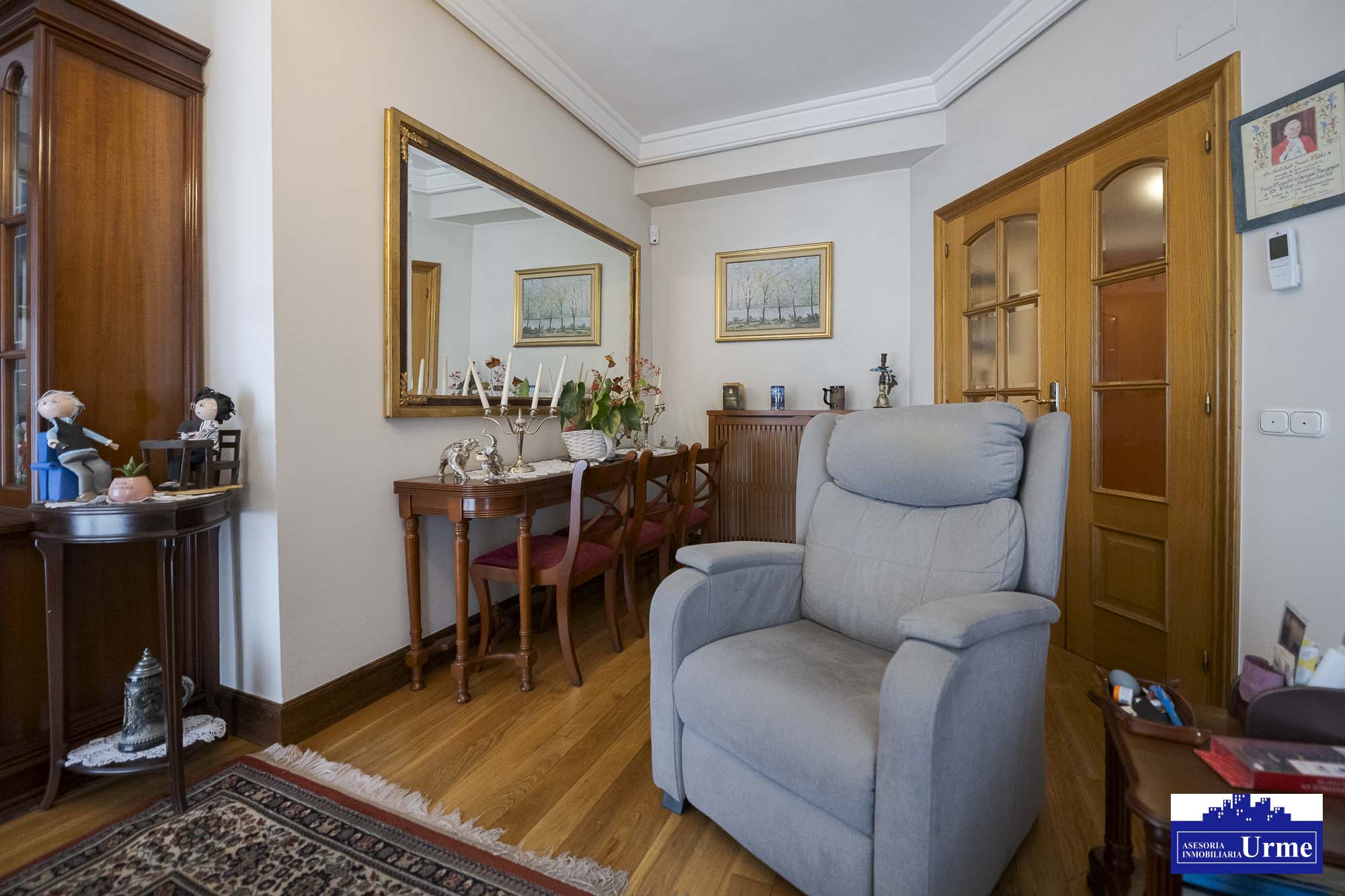 Magnifica vivienda en comunidad de 3 vecinos.110m2, 4 habitaciones, salon,cocina,2 baños,balcon.Garaje doble. Jardin comunitario.Ubicacion excepcional! Magnifica vivienda en comunidad de 3 vecinos.110m2, 4 habitaciones, salon,cocina,2 baños,balcon.Garaje doble. Jardin comunitario.Ubicacion excepcional!
