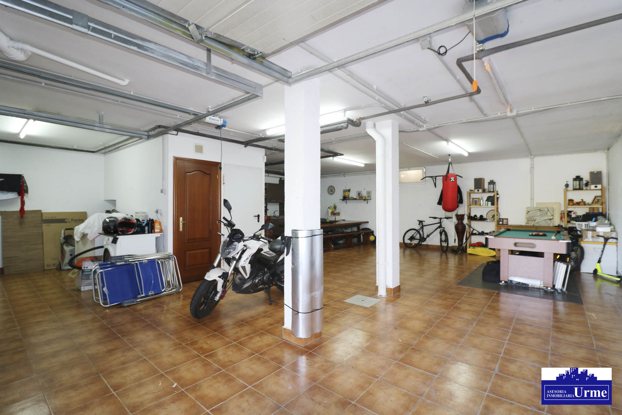 Espectacular villa con piscina en zona tranquila a pocos minutos de Irún. Infórmate!!