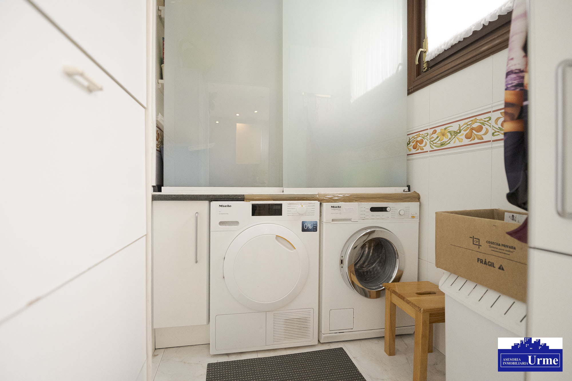 Magnifica vivienda en comunidad de 3 vecinos.110m2, 4 habitaciones, salon,cocina,2 baños,balcon.Garaje doble. Jardin comunitario.Ubicacion excepcional! Magnifica vivienda en comunidad de 3 vecinos.110m2, 4 habitaciones, salon,cocina,2 baños,balcon.Garaje doble. Jardin comunitario.Ubicacion excepcional!