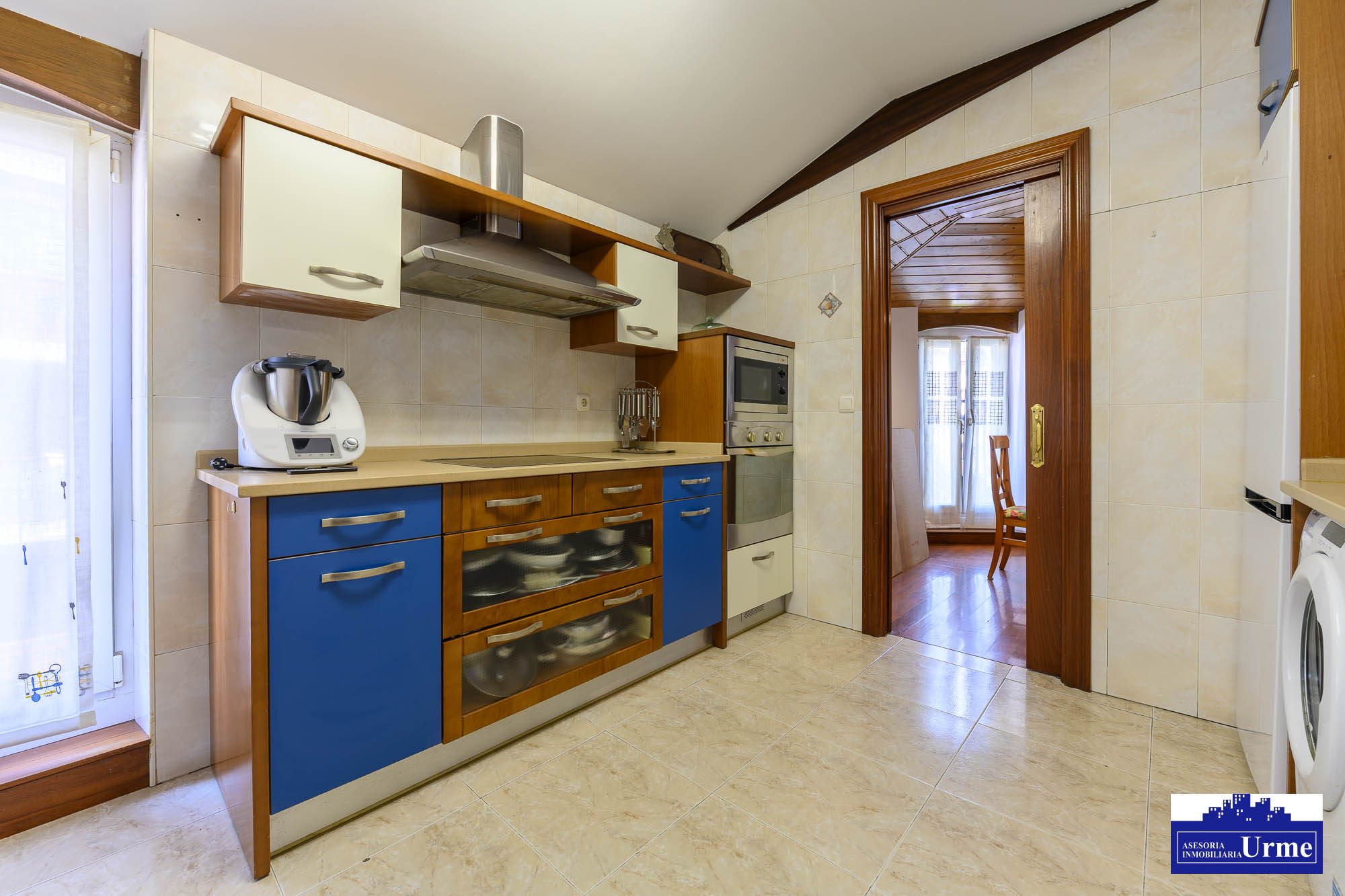 En Paseo Colon, ubicado en una 4º y ultima planta, con ascensor,75m2 utiles, cocina equipada, 2 habitaciones, dos baños, salon majo con 3 balcones. Impecable!!Para entrar a vivir!!! En Paseo Colon, ubicado en una 4º y ultima planta, con ascensor,75m2 utiles, cocina equipada, 2 habitaciones, dos baños, salon majo con 3 balcones. Impecable!!Para entrar a vivir!!!