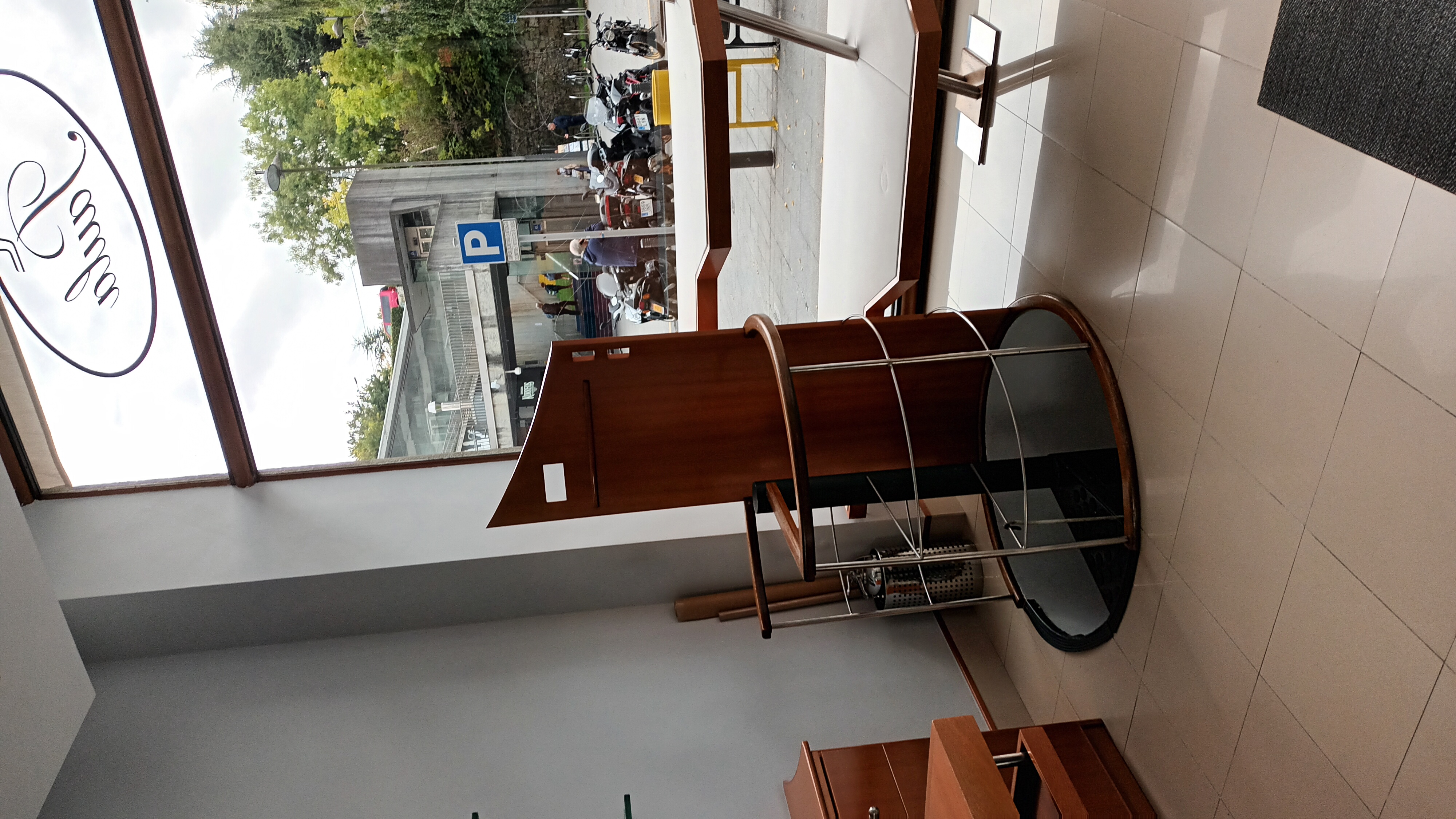 En venta y en alquiler. Luis Mariano caprichoso local. Ultima actividad durante 30 años,zapateria y complementos.