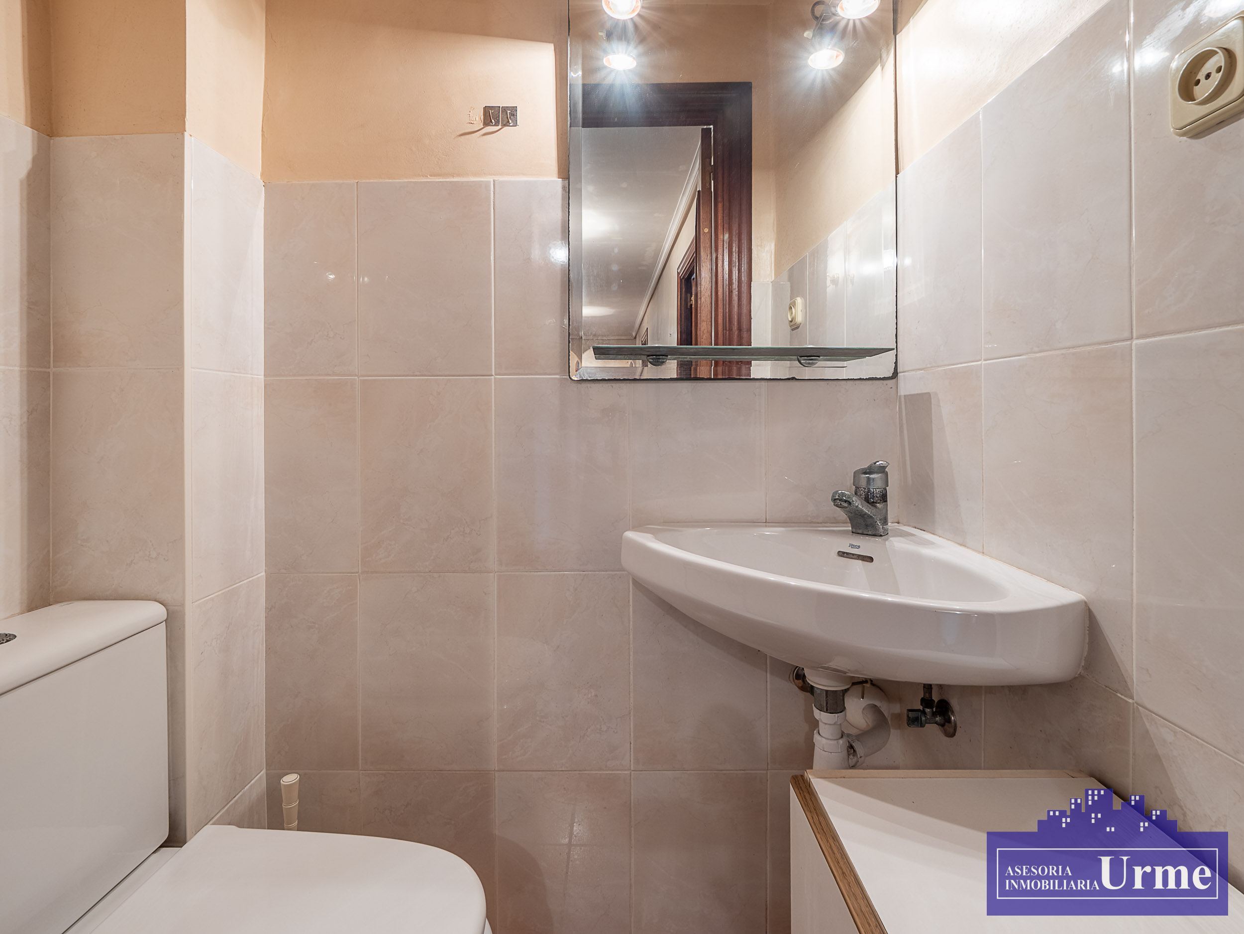 La comodidad de vivir en el centro! 90m2 + balcón, 3 habitaciones, salon, cocina, baño completo mas aseo con lavabo. Informate! La comodidad de vivir en el centro! 90m2 + balcón, 3 habitaciones, salon, cocina, baño completo mas aseo con lavabo. Informate!