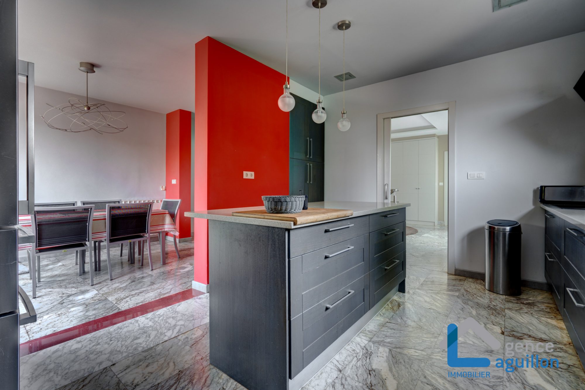 IMPRESIONANTES vistas a Fuenterrabia y bahia de Txingudy!Villa individual con piscina climatizada en parcela de 1810m2.Tes sorprendera!!! 