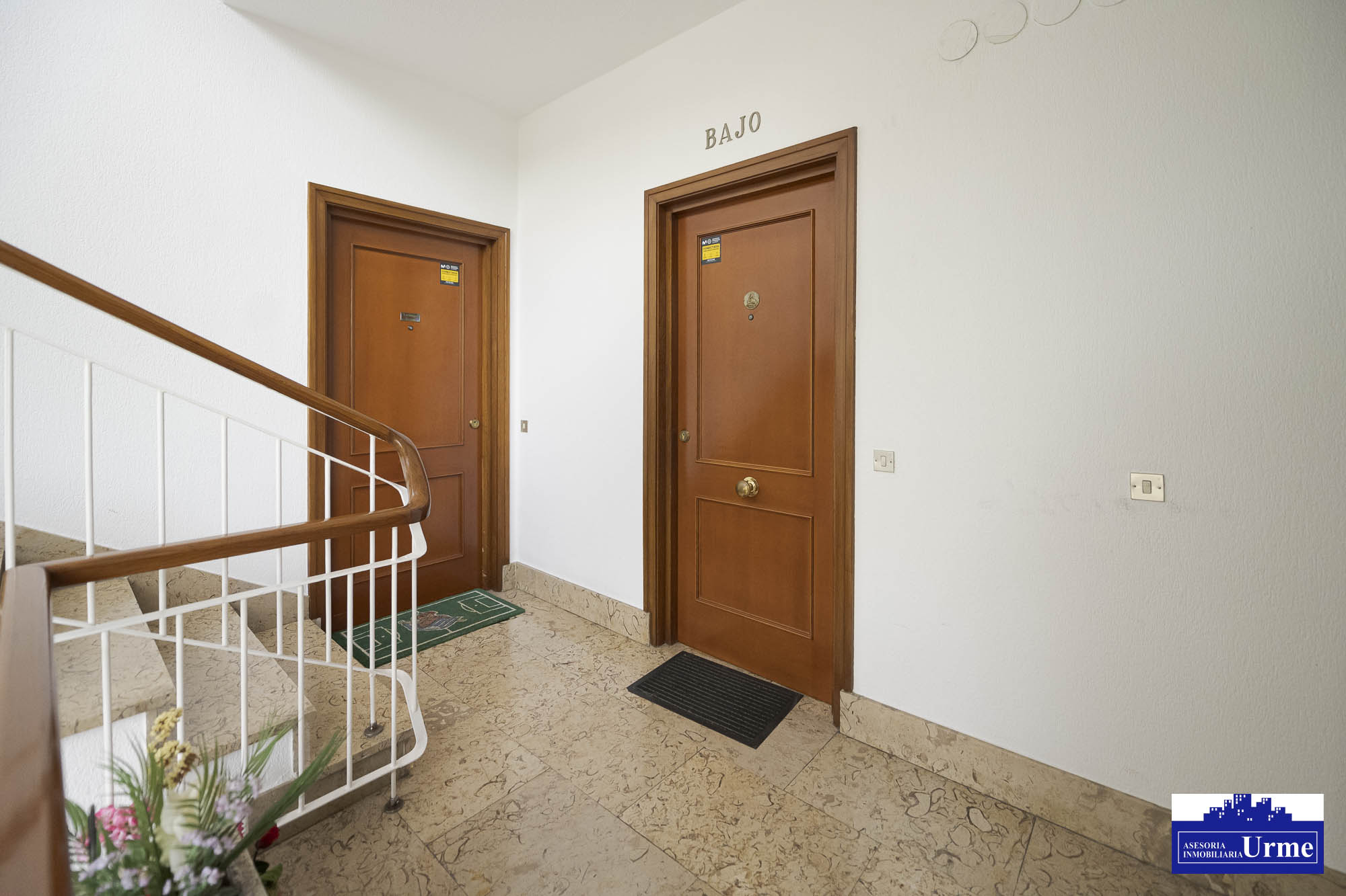 Magnifica vivienda en comunidad de 3 vecinos.110m2, 4 habitaciones, salon,cocina,2 baños,balcon.Garaje doble. Jardin comunitario.Ubicacion excepcional! Magnifica vivienda en comunidad de 3 vecinos.110m2, 4 habitaciones, salon,cocina,2 baños,balcon.Garaje doble. Jardin comunitario.Ubicacion excepcional!